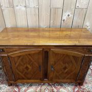 Buffet de style chasse en merisier