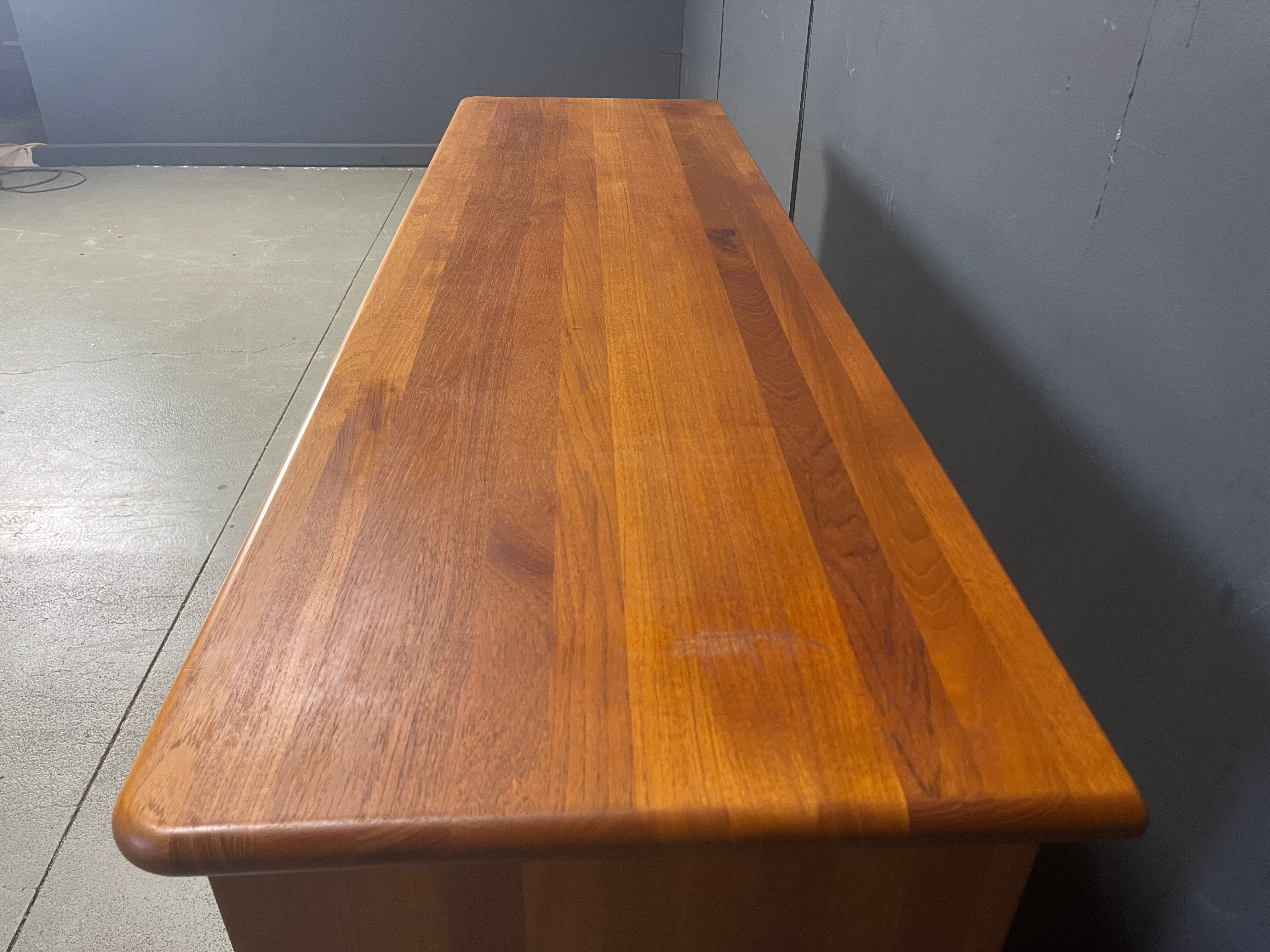 Enfilade scandinave des années 1960 par Dyrlund.