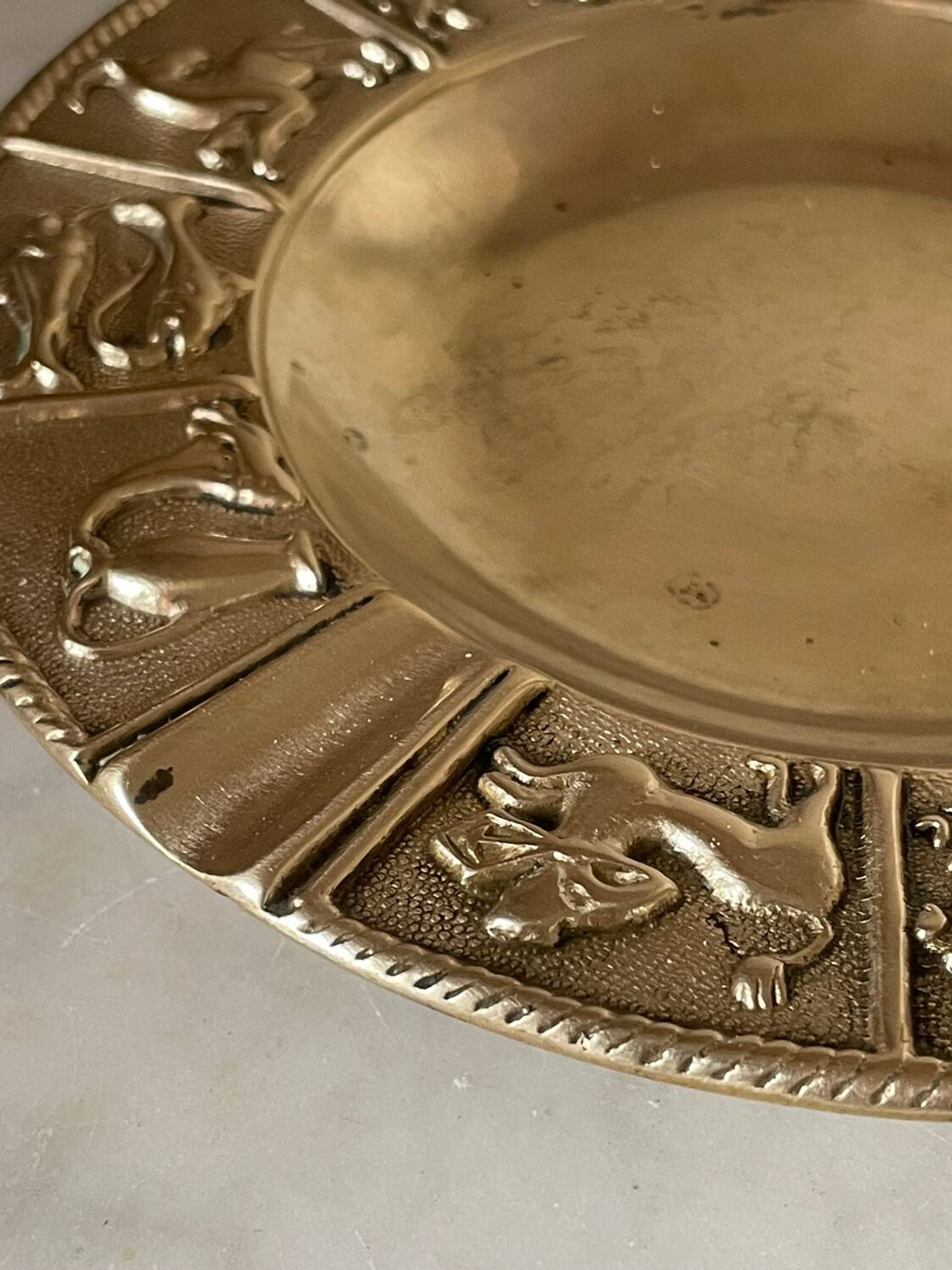 Cendrier horoscope en bronze doré vintage