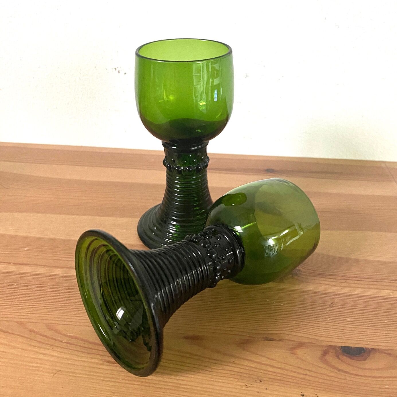 Service of 6 roemer glasses in green crystal