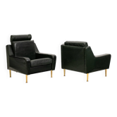 Airborne. Paire de fauteuils en cuir vert. Années 1950.