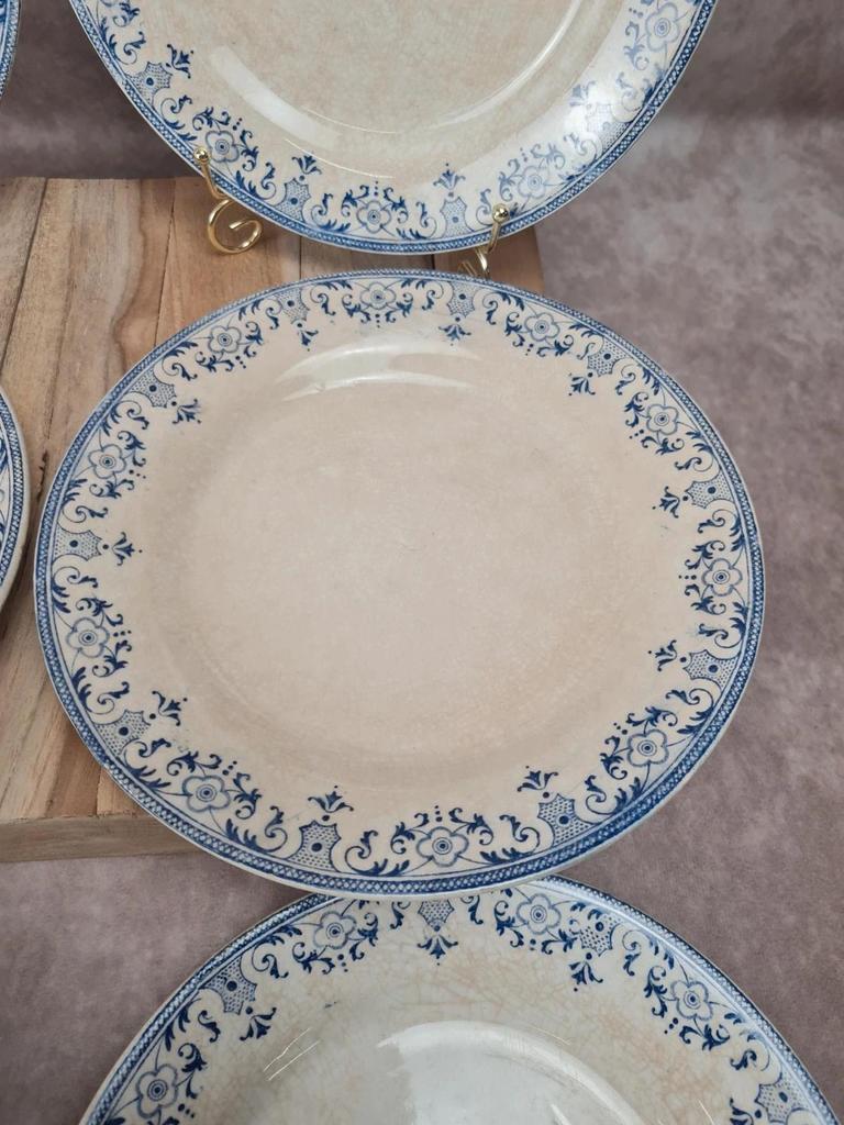 Set of 6 antique flat plates from Creil and Montereau, La Vallières service, 23 cm
