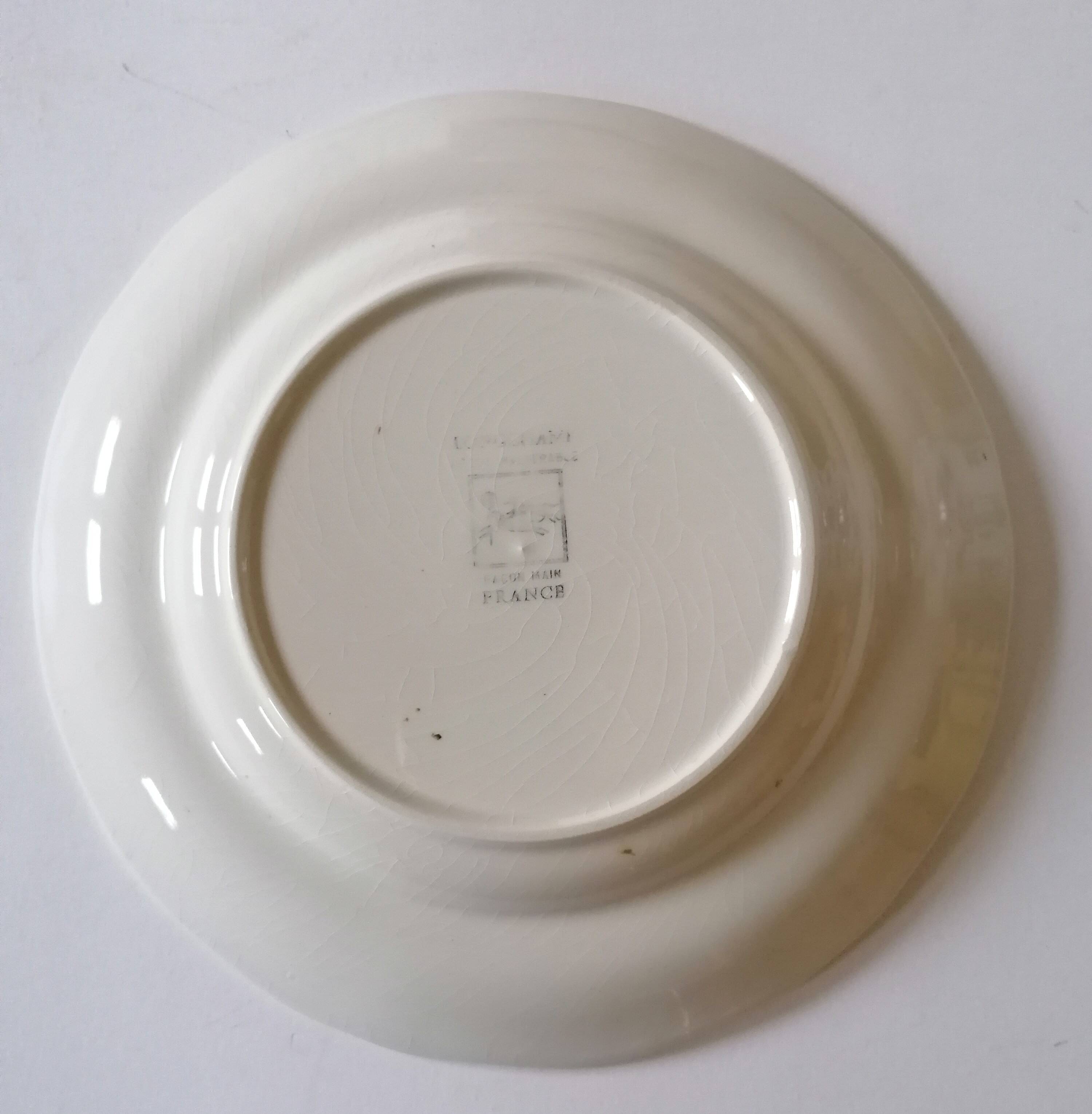 Assiette en faïence de Longchamps décor pèlerin