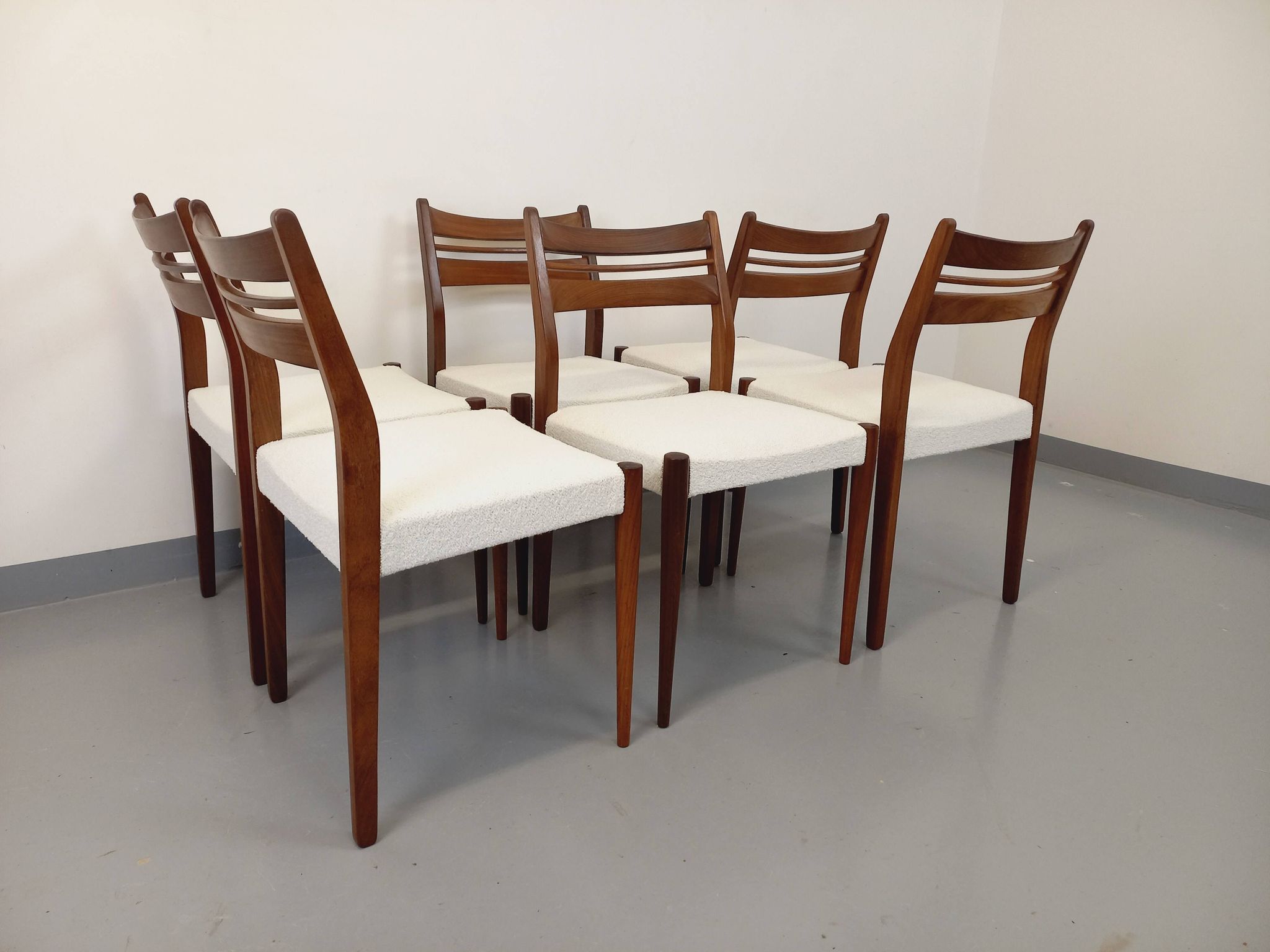 Set of 6 vintage Scandinavian chairs in teak and bouclette fabric from the 60s