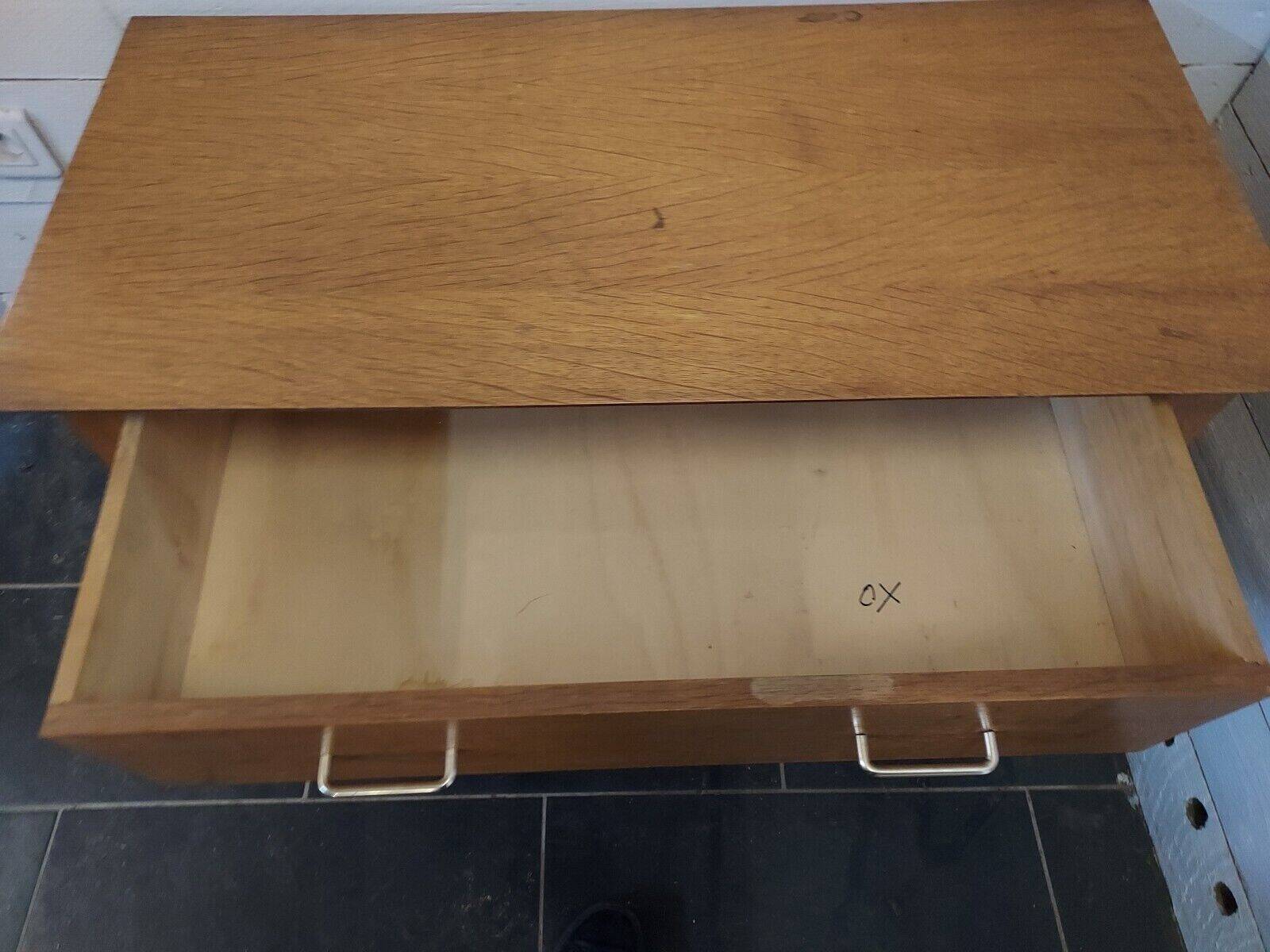 Vintage chest of drawers from the 70s in oak