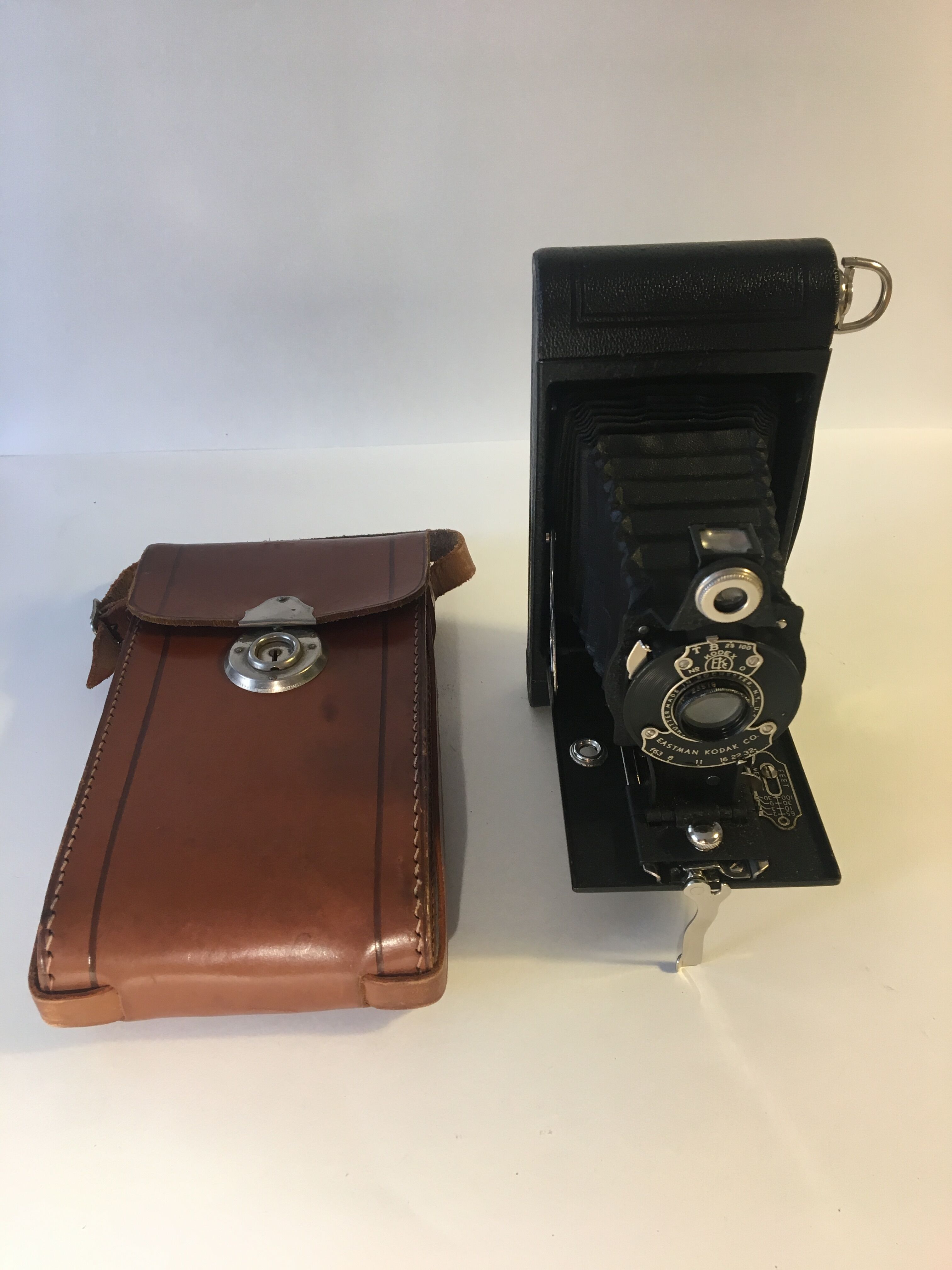 Hawk-eye folding camera n ° 2 folding rolls (model b)