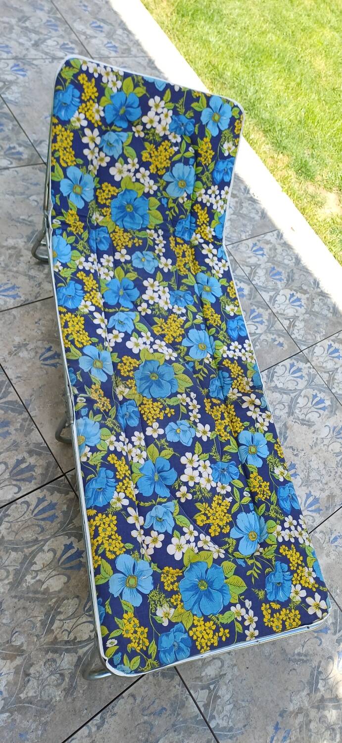 60s/70s chaise longue with floral fabric