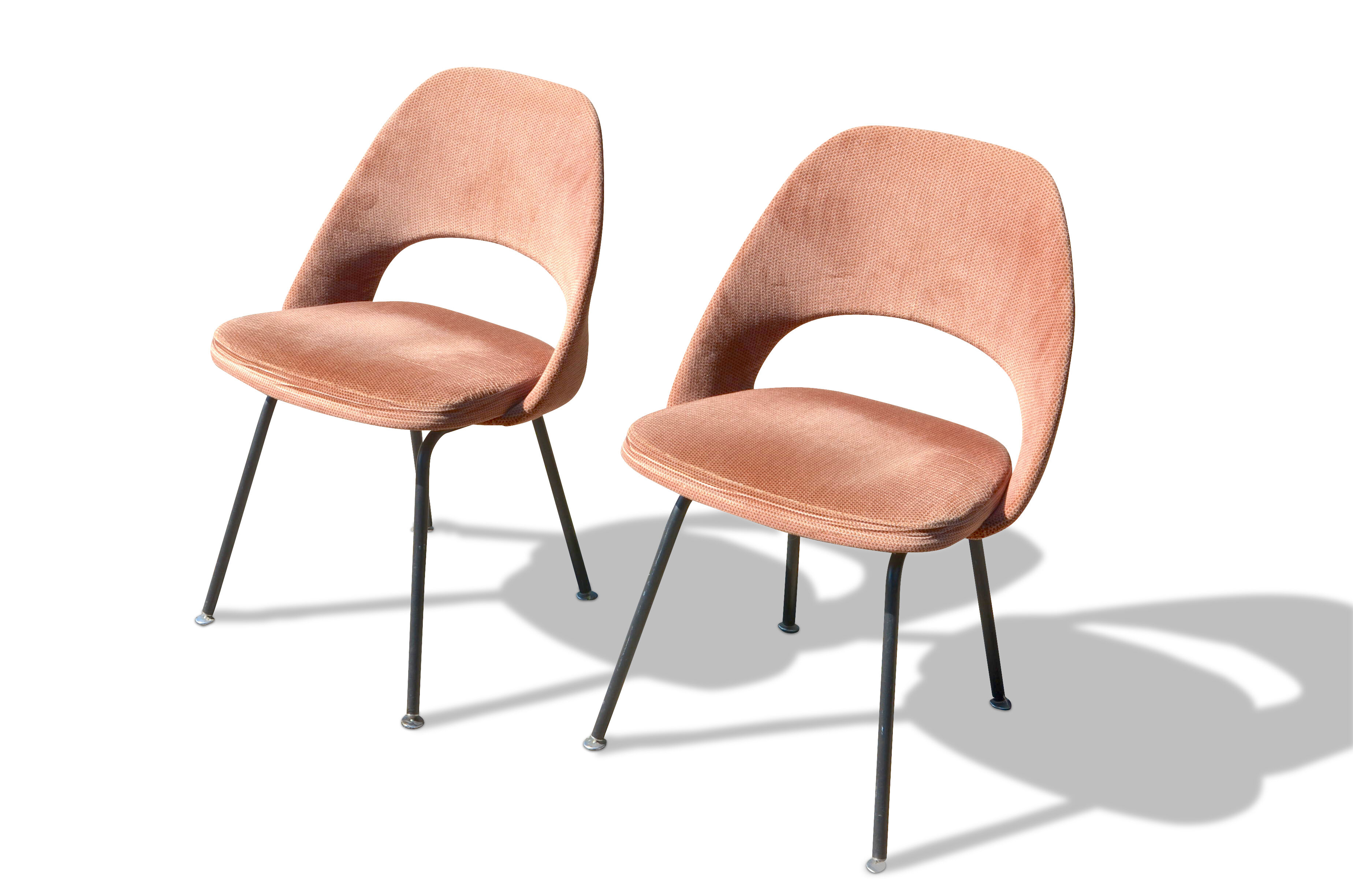 Pair of "Conference" chairs by Eero Saarinen in velvet Knoll