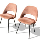 Pair of "Conference" chairs by Eero Saarinen in velvet Knoll