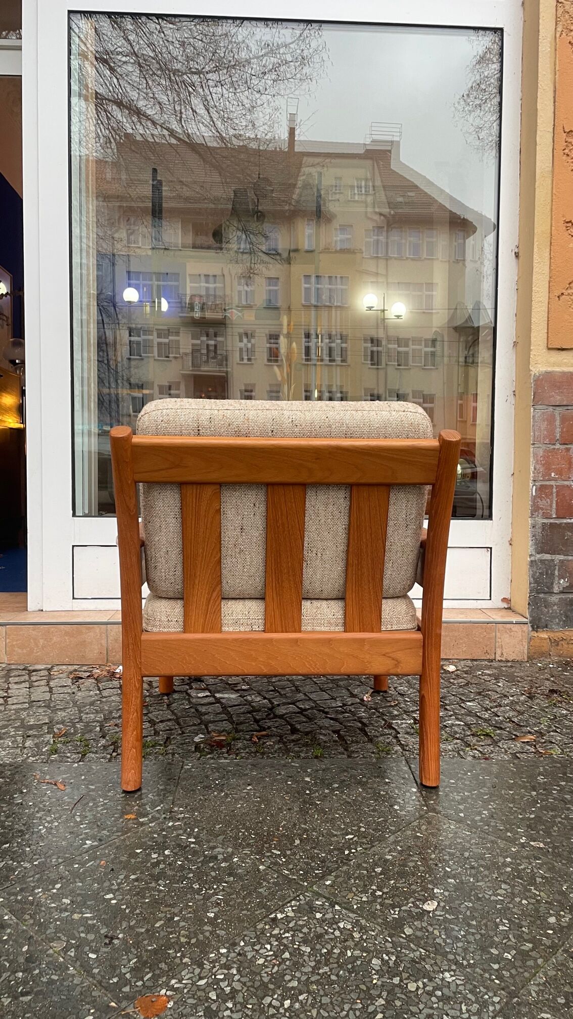 Danish armchair of the 60s in wood and wool of the brand Dyrlund