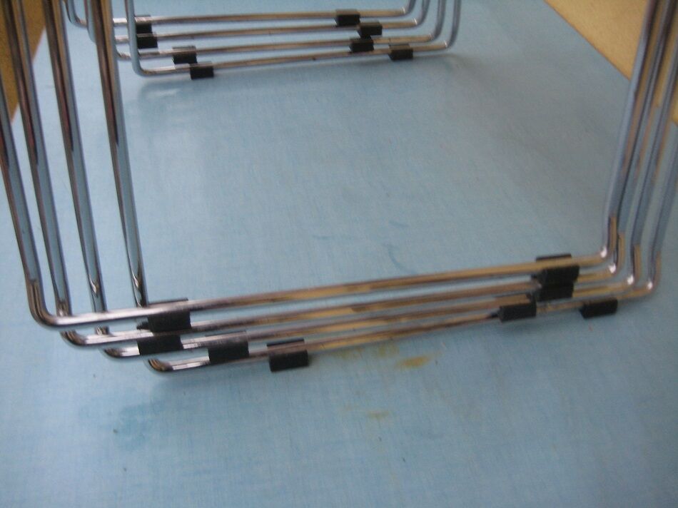 Lot of 4 metal chairs