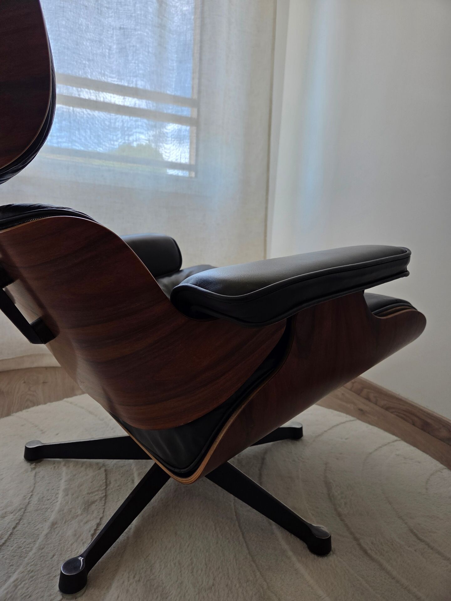 Fauteuil Eames mobilier international