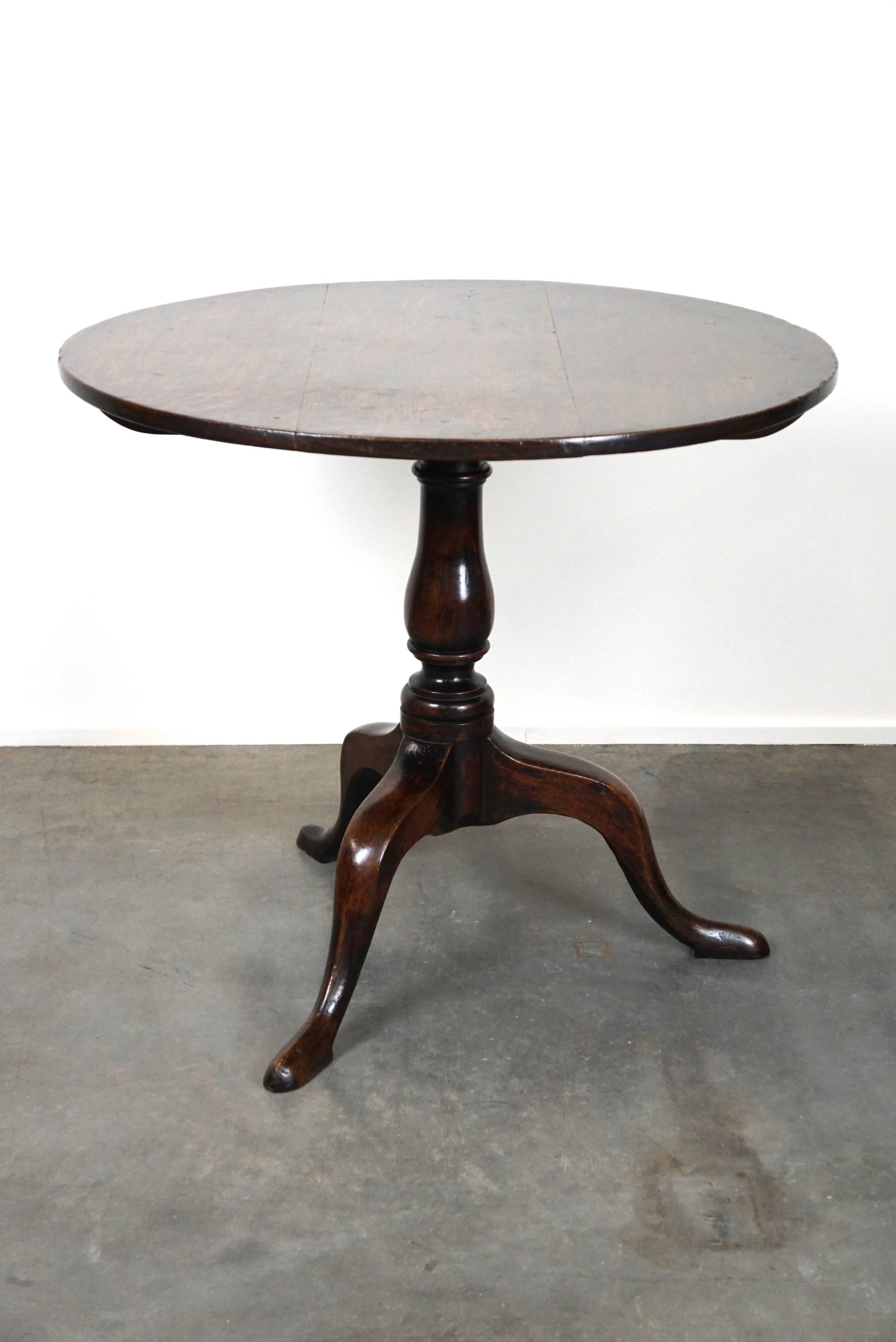 Round antique English oak tilt-top table with wonderful colors