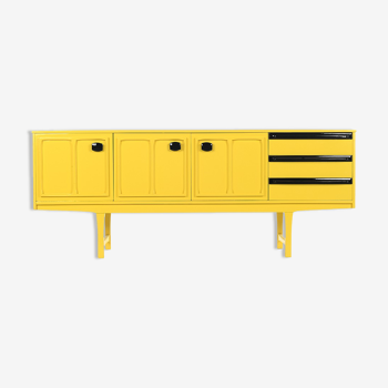 Yellow laqué wooden sideboard