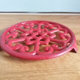 Red enamelled cast iron underside