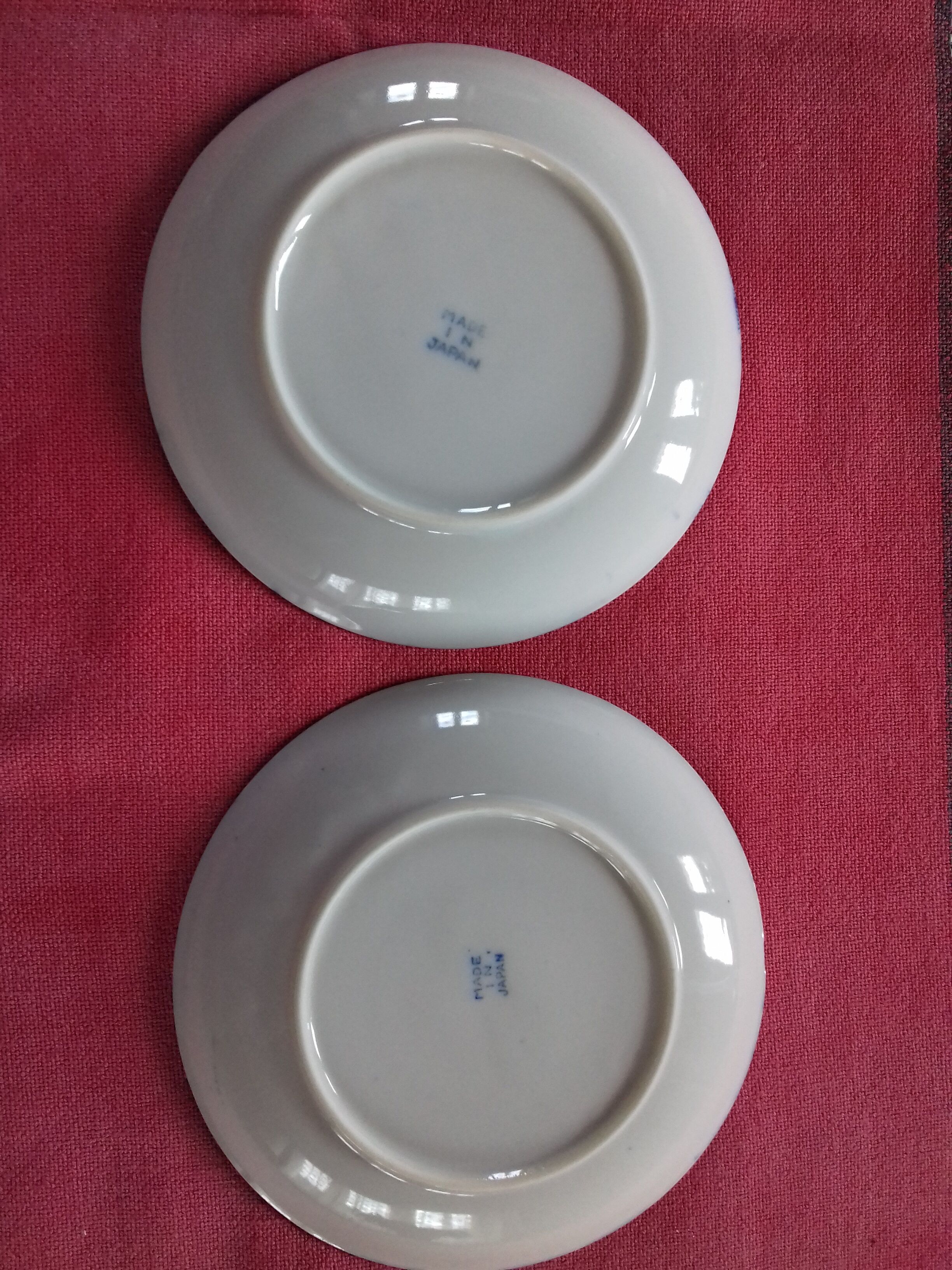 2 porcelain cups with their saucer, hand-painted "Japanese dragon" décor. Do in Japan.