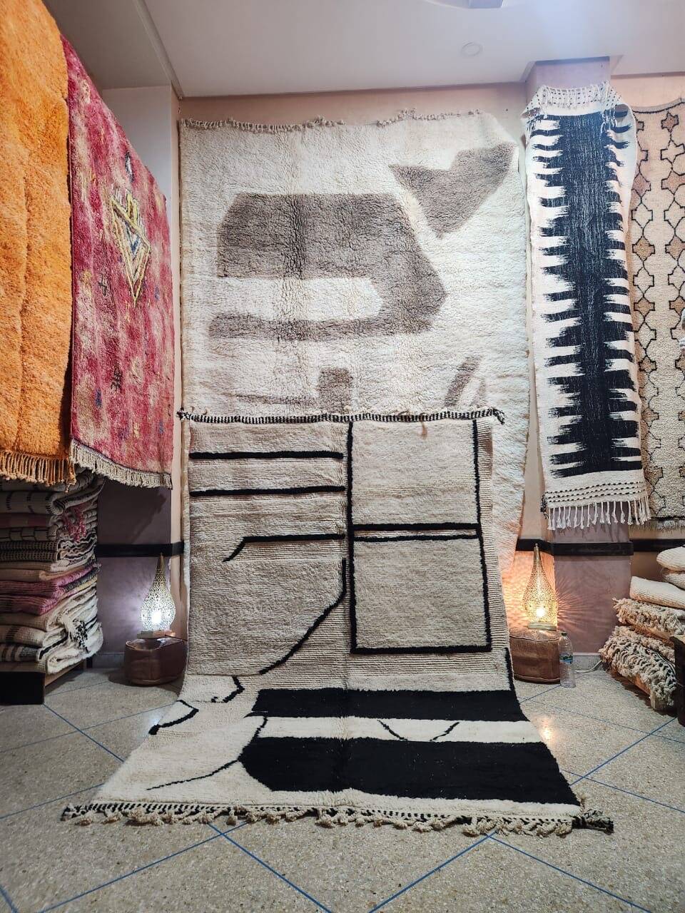 Beni Ouarain rug 300x200 cm – Large black and cream Moroccan Berber rug