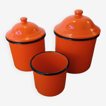 Kitchen pots