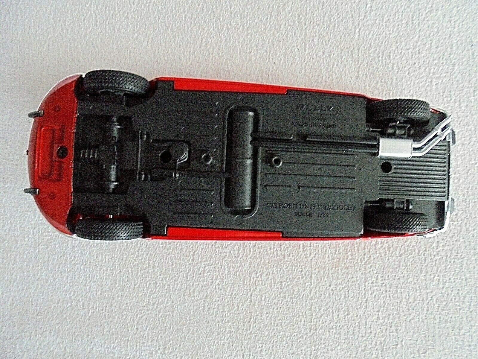 Welly Citroen DS 19 red convertible 1/24th miniature car