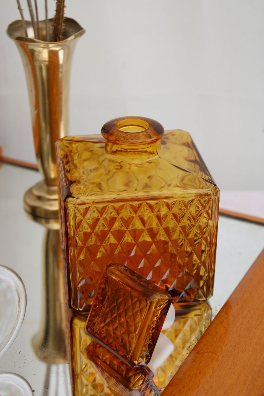 Glass decanter