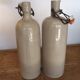 Lot de 2 bouteilles en grès émaillé