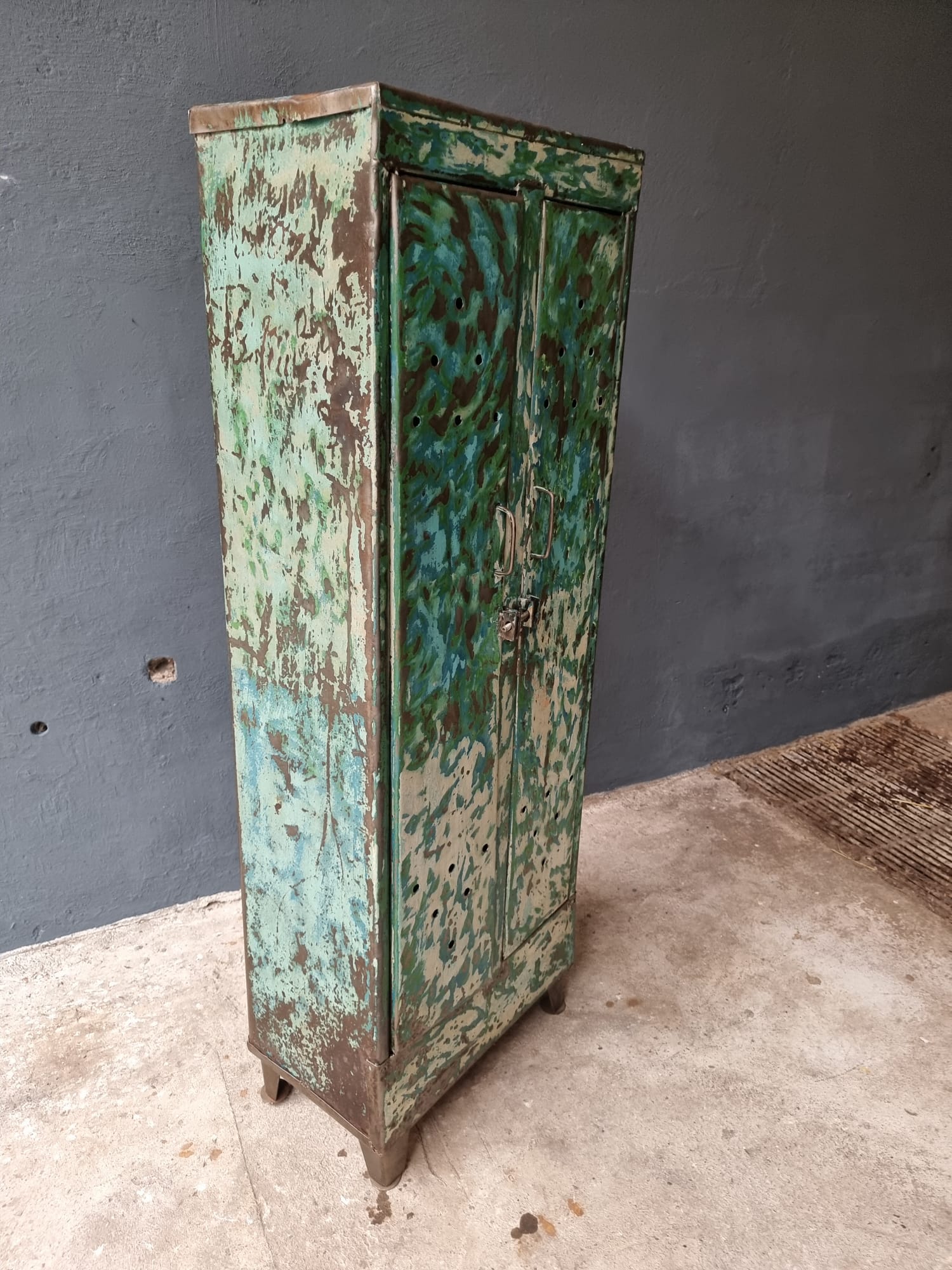 Armoire industrielle casier