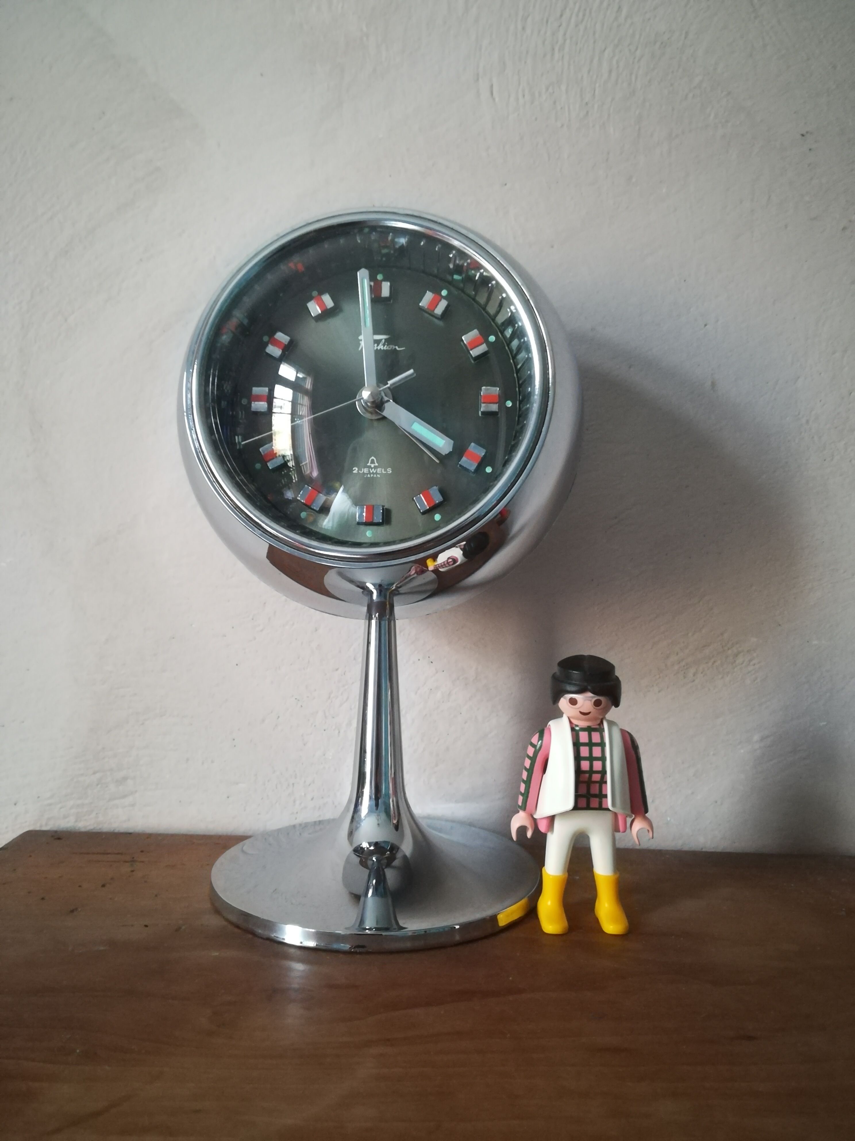 Awakening Space age on chrome tulip foot