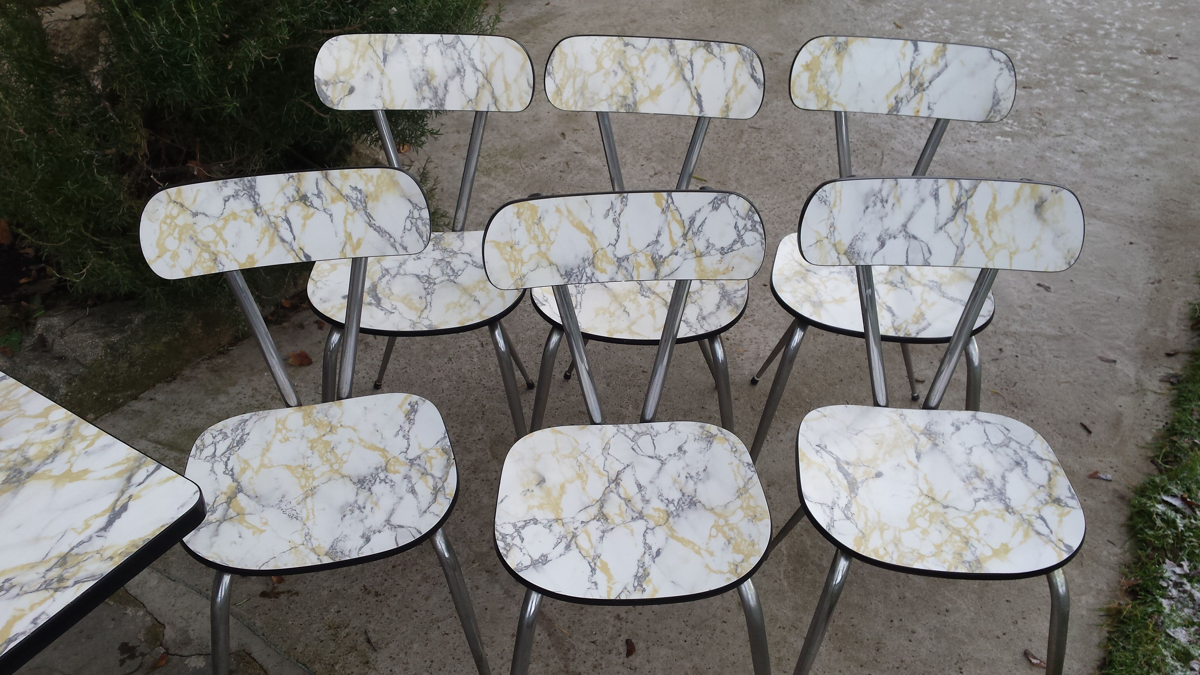 Formica table and 6 chairs