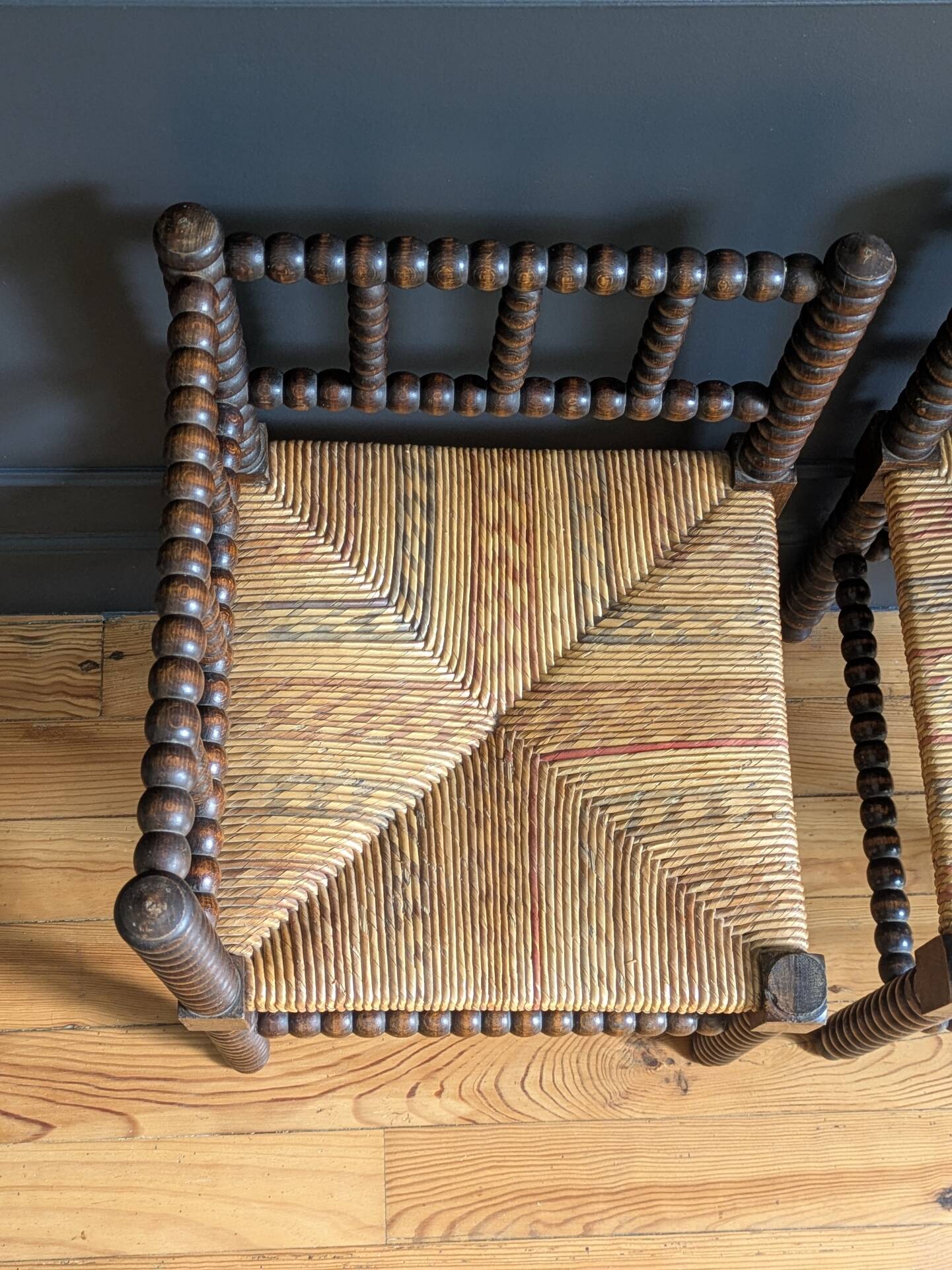 Paire de fauteuils anciens dits "Bobine"