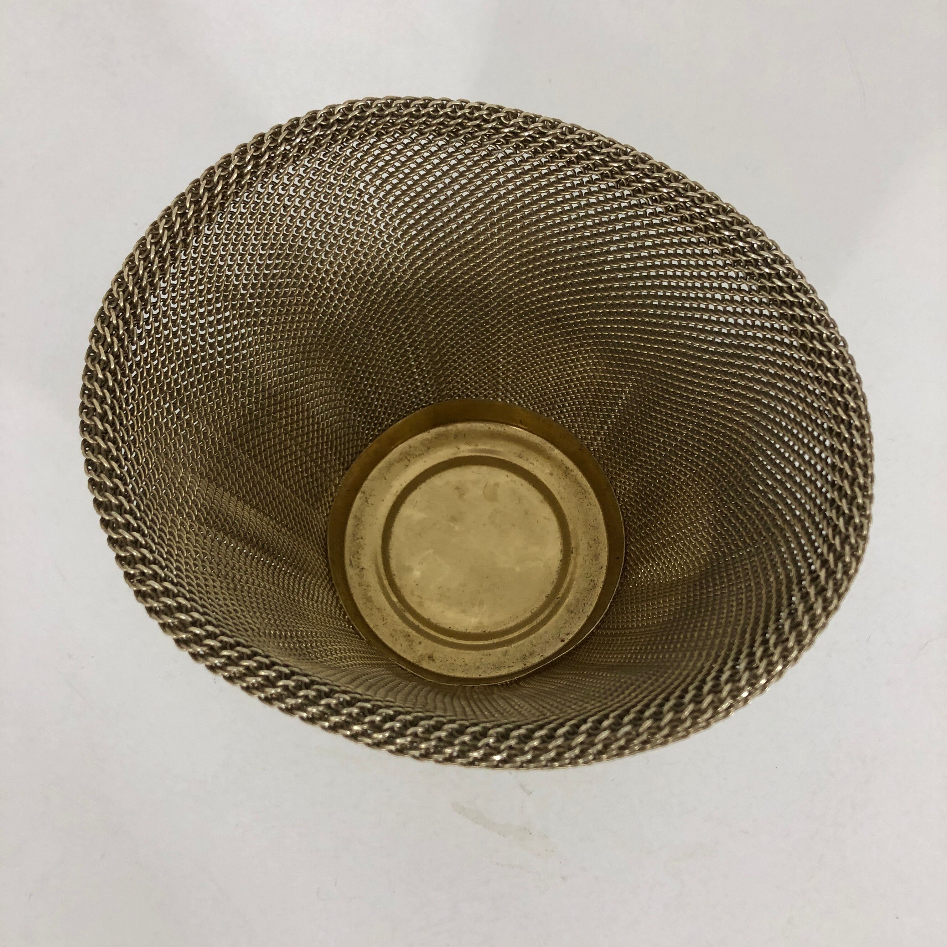 Champagne mesh basket