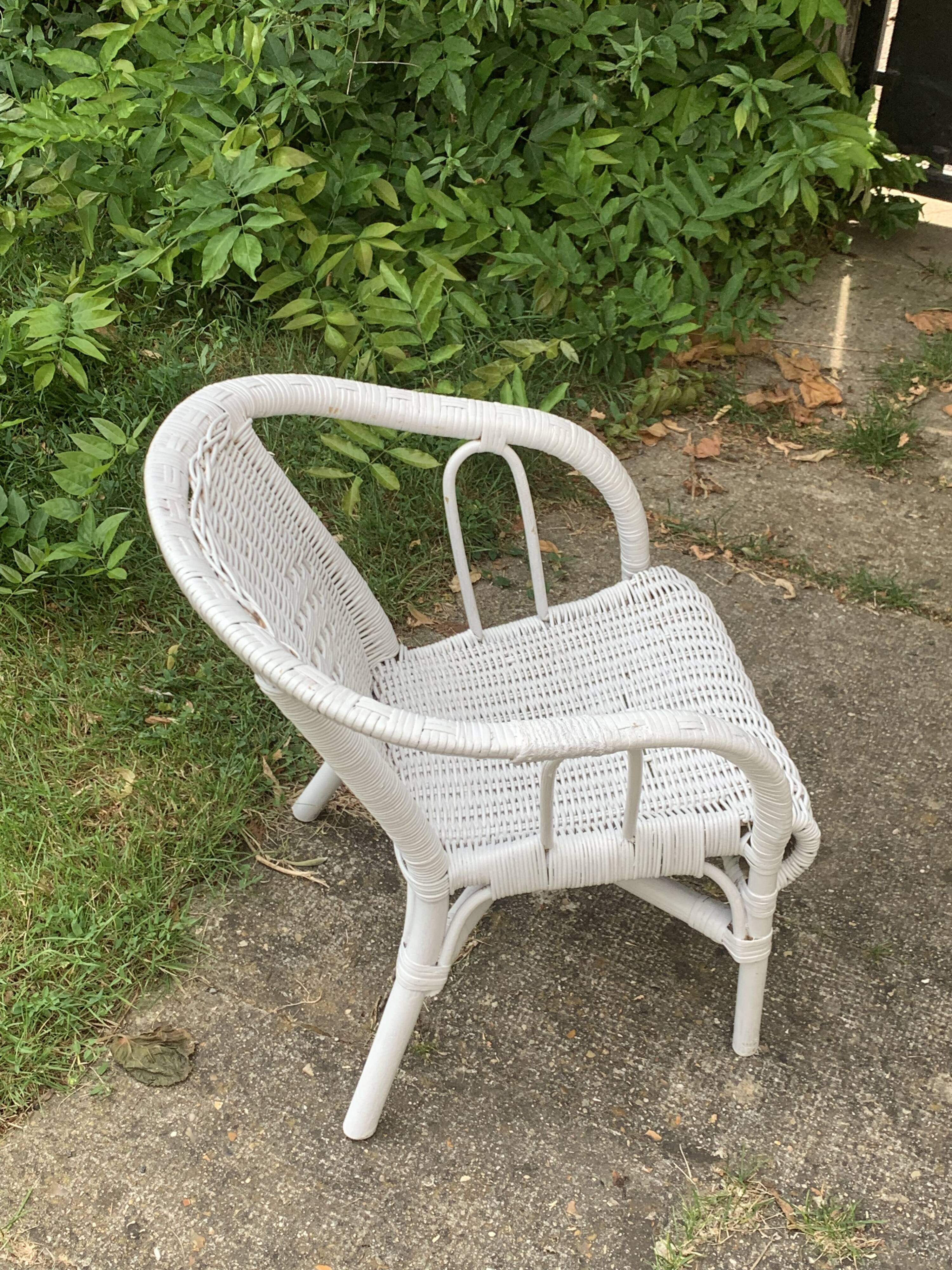 Fauteuil enfant en osier blanc vintage