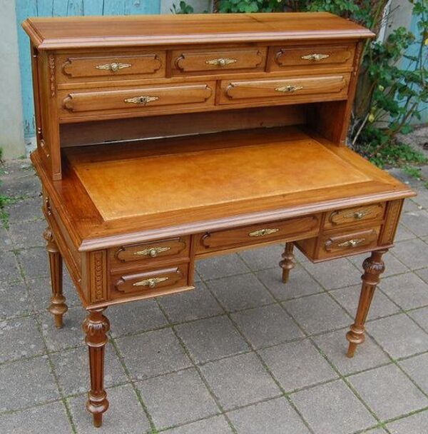 Bureau à gradin d'époque Napoléon III en noyer du 19e siècle