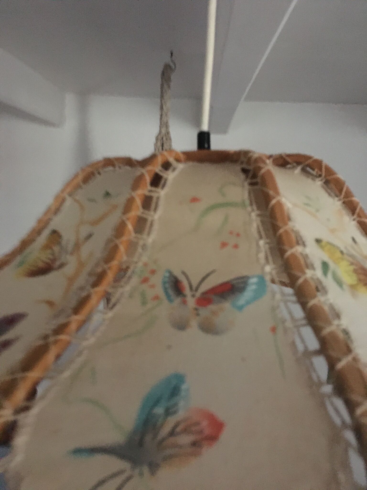 Suspension flower fabric and wood.