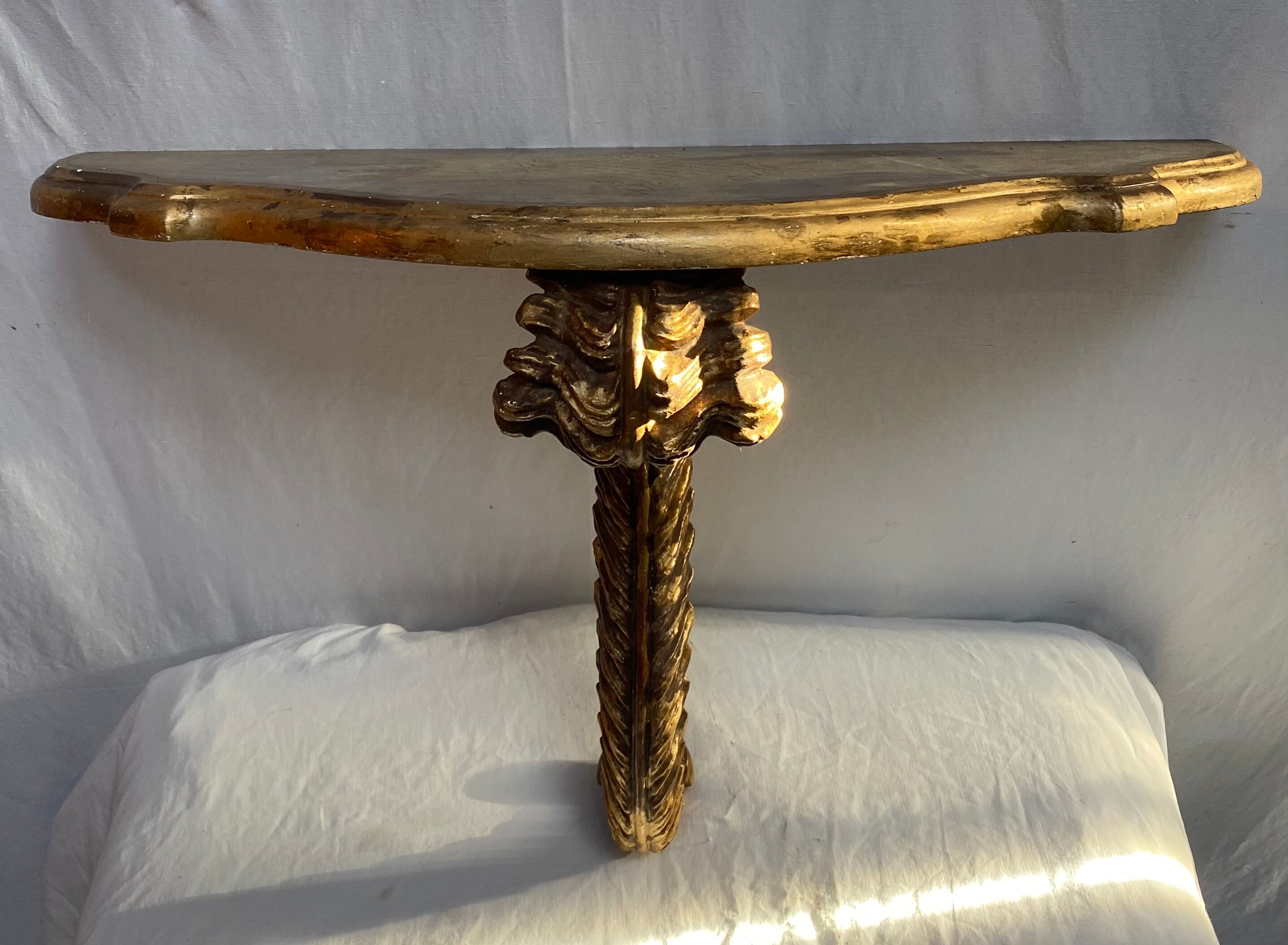 Wooden wall console and antique gilded stucco