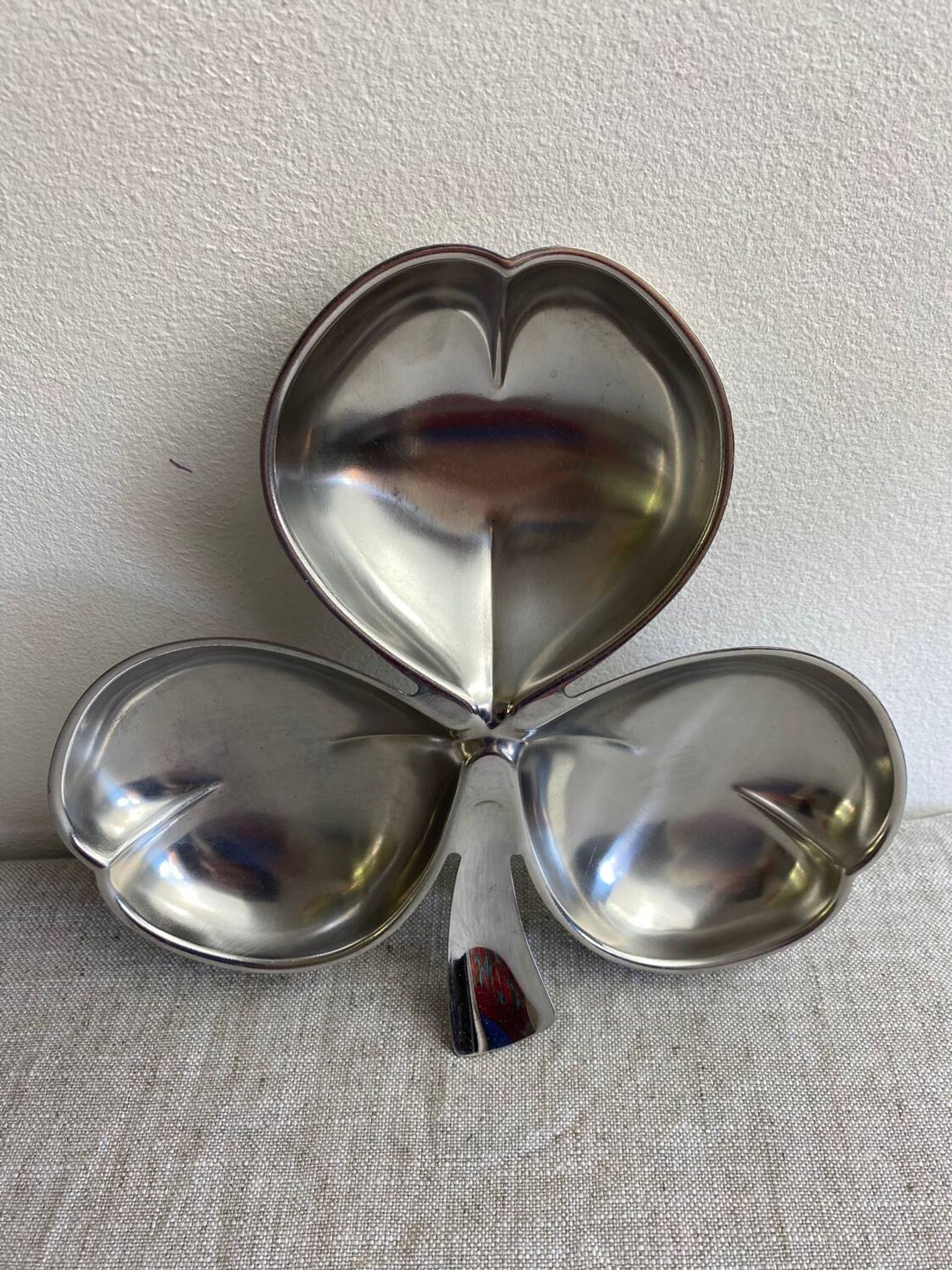 Stainless steel clover aperitif server