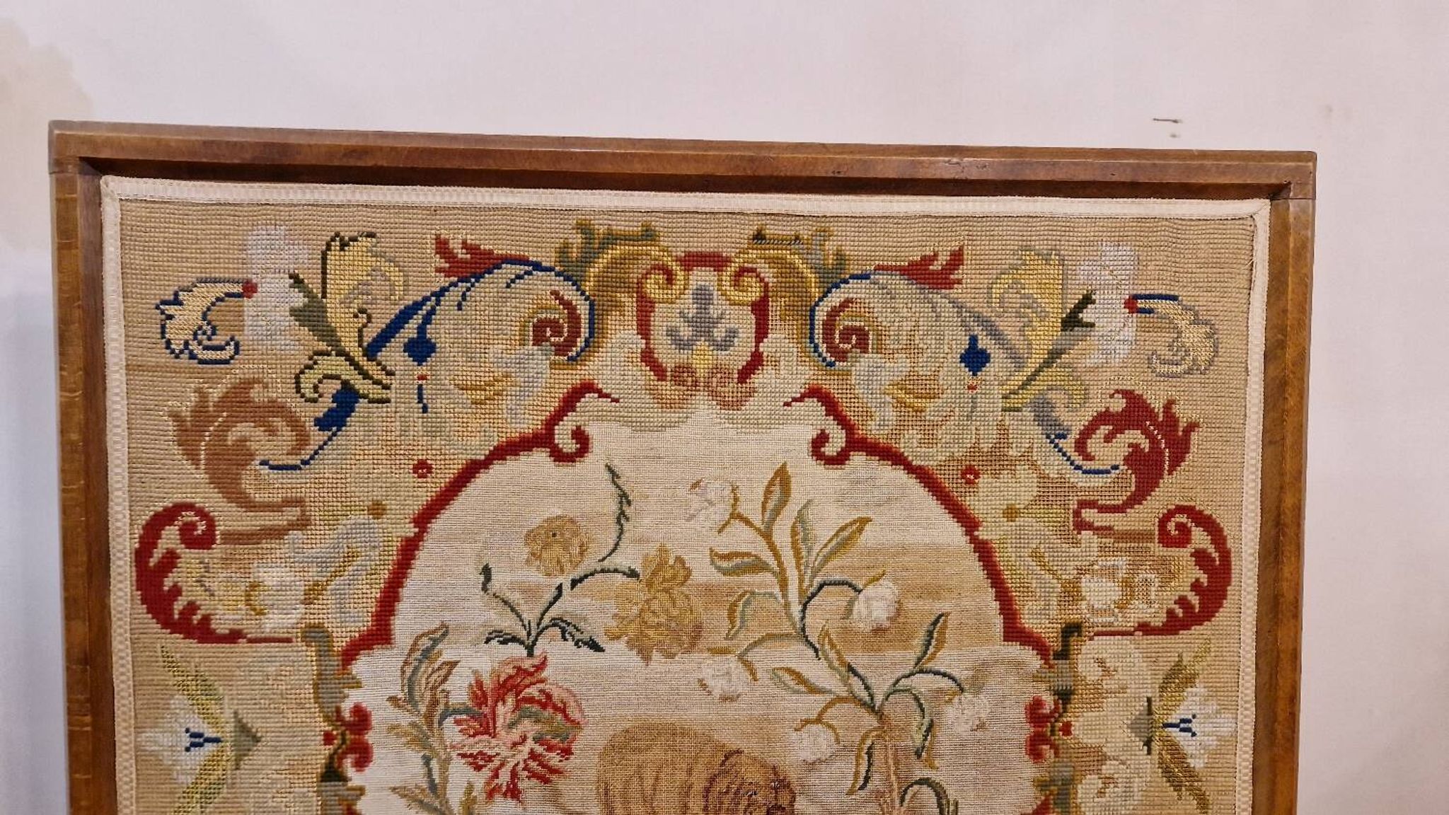 Pare-feu avec tapisserie