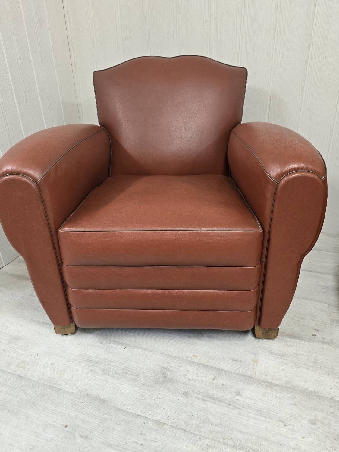 Ergy club chair