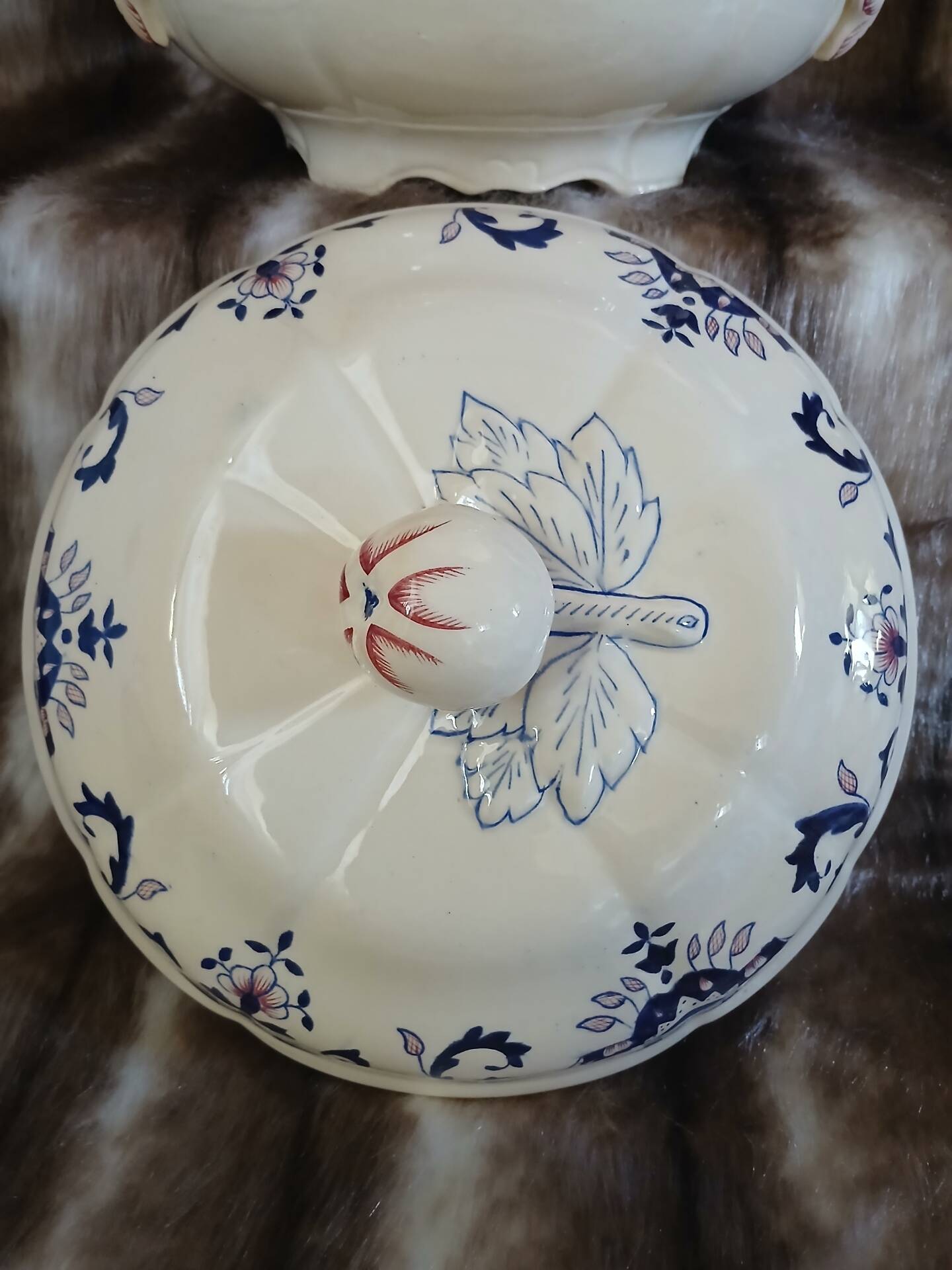Large soup tureen in Longchamp ironstone