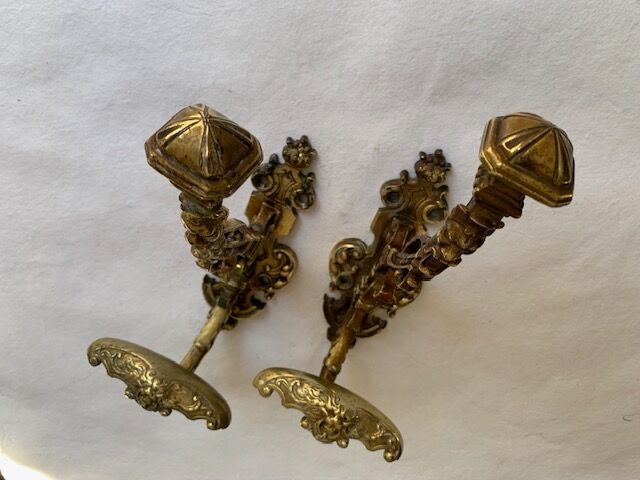 Gilded bronze hook nineteenth, Louis XVI, chimera decoration