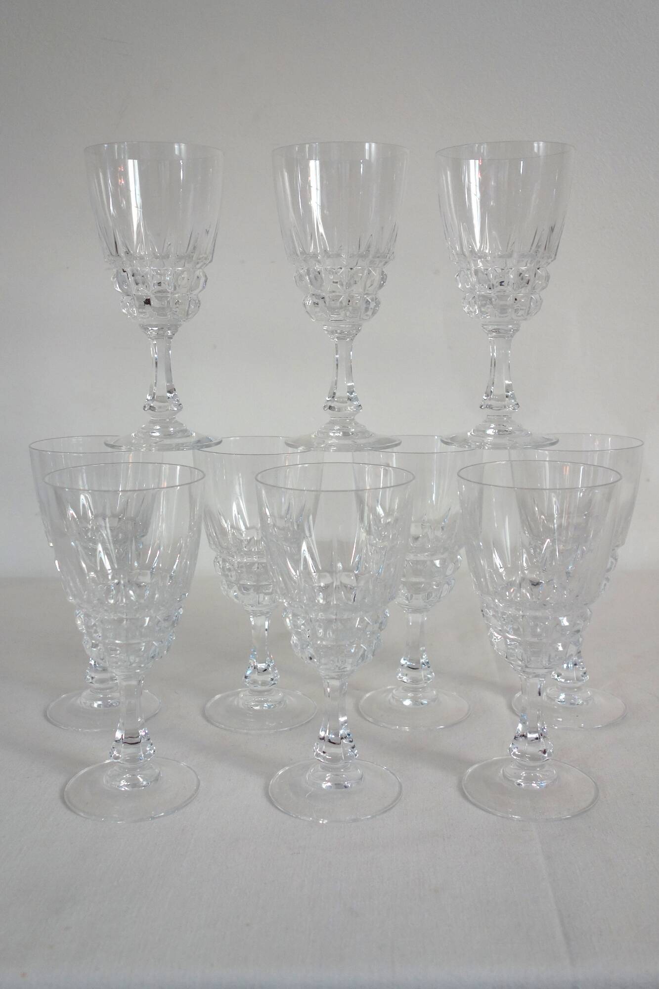 Lot de 10 verres à vin rouge en cristal d'Arques modèle Pompadour vintage