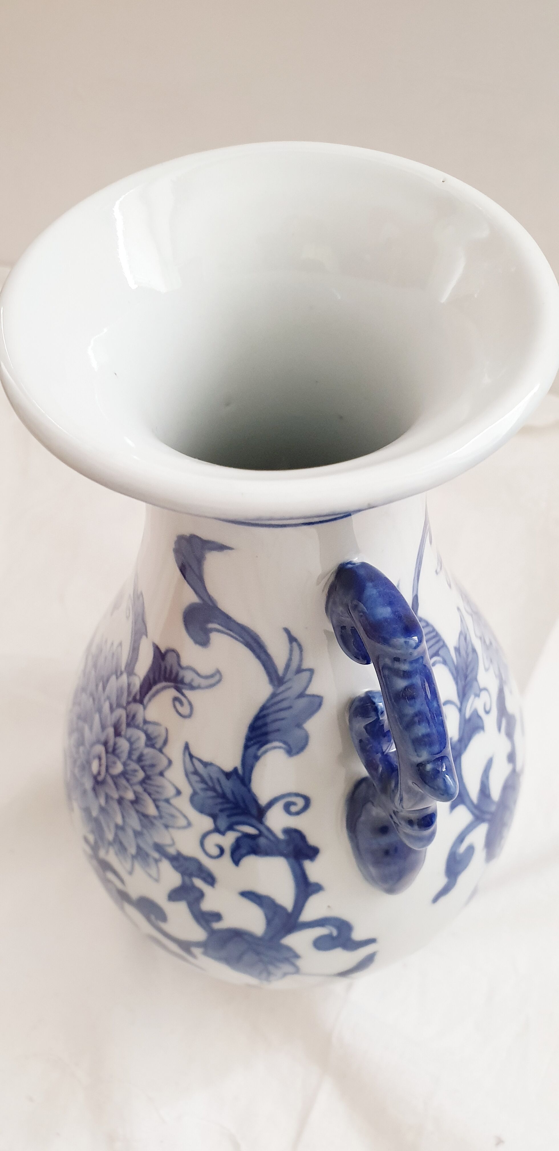Vase porcelain from china "la dolce vita bluescrollcollection by ja designs"