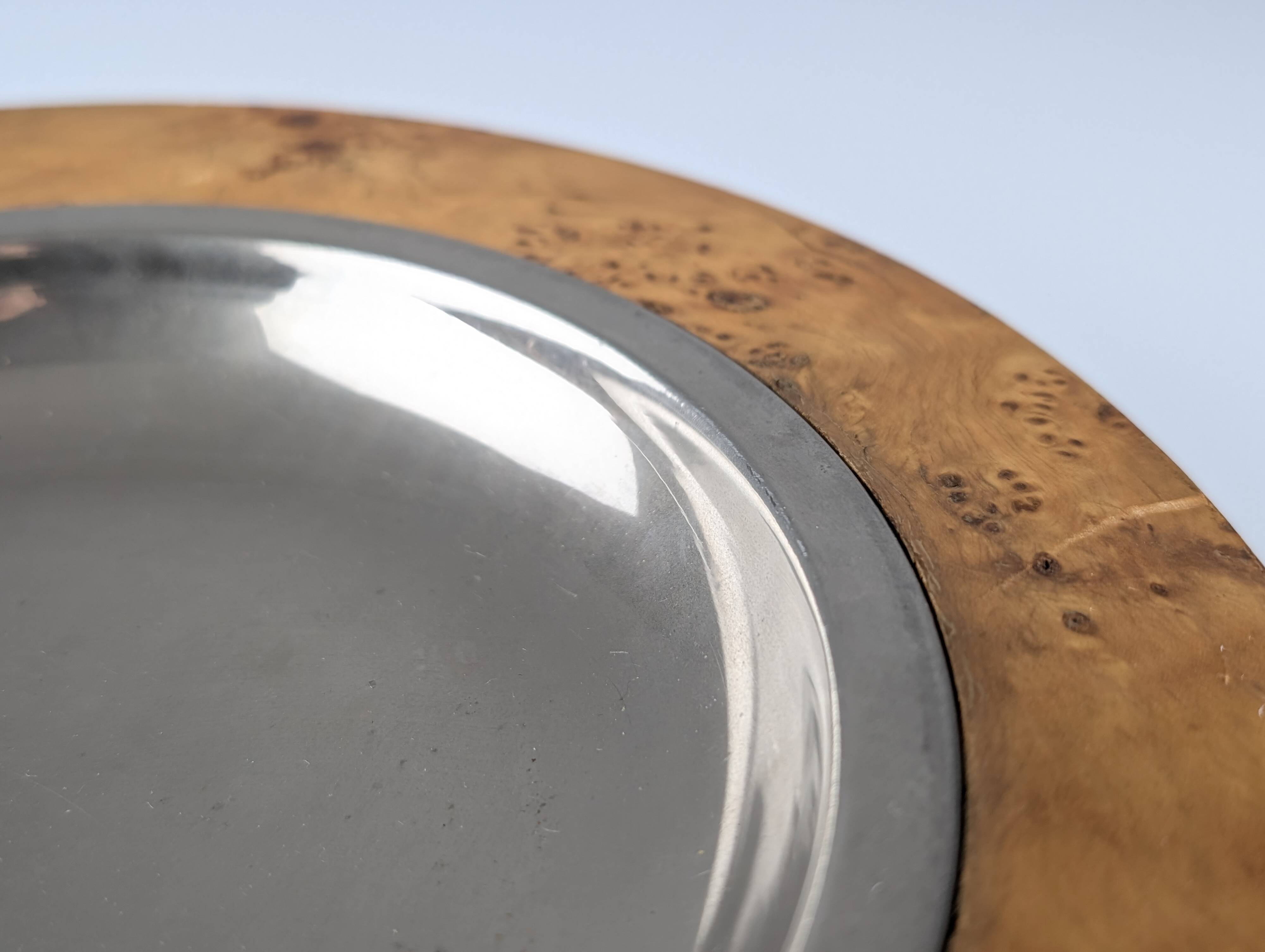 Cendrier en loupe de bois italienne et acier, dans le style de Tomasso Barbi, années 1970