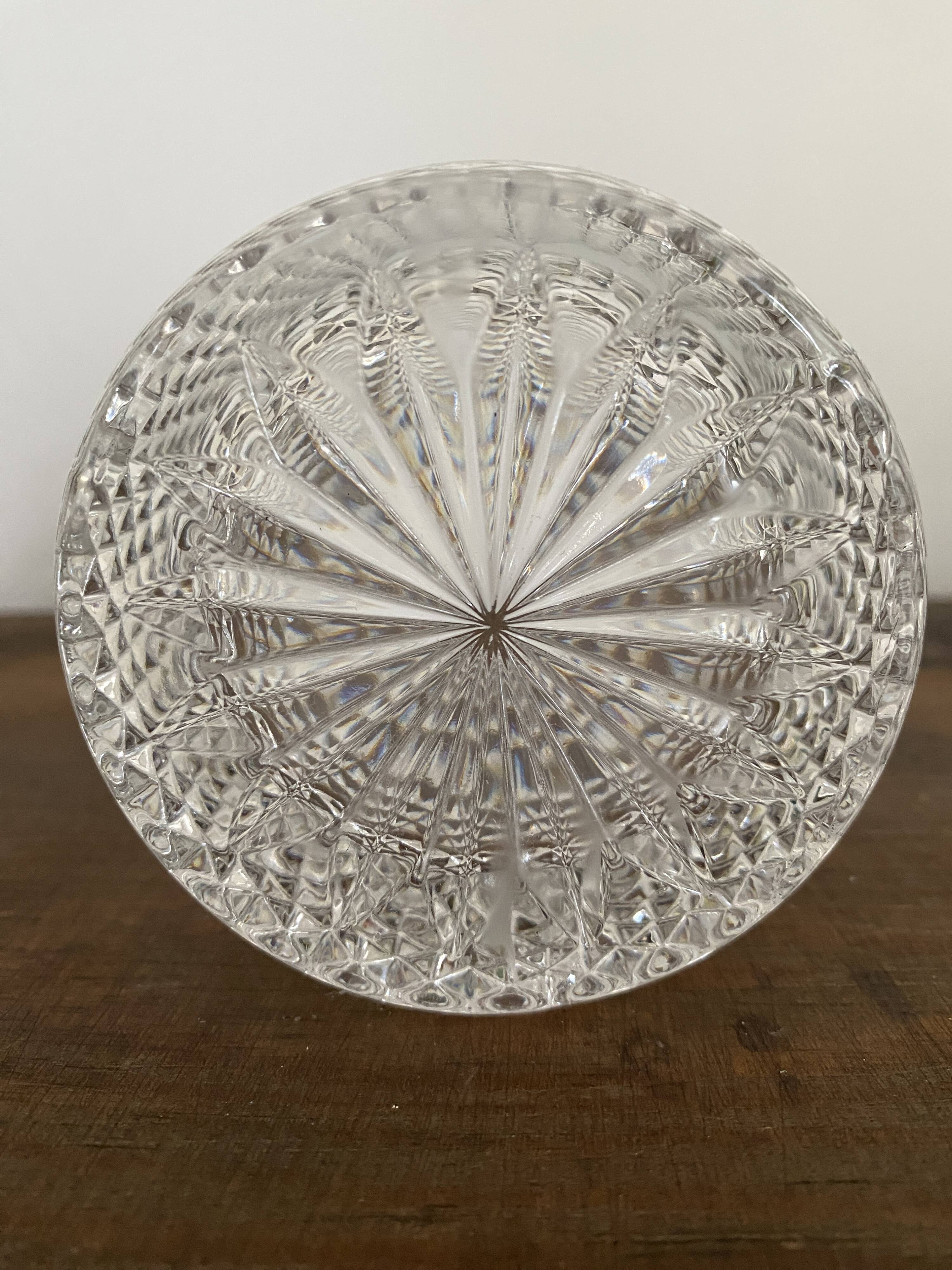 Bonbonniere, diamond-cut crystal pot with vintage lid