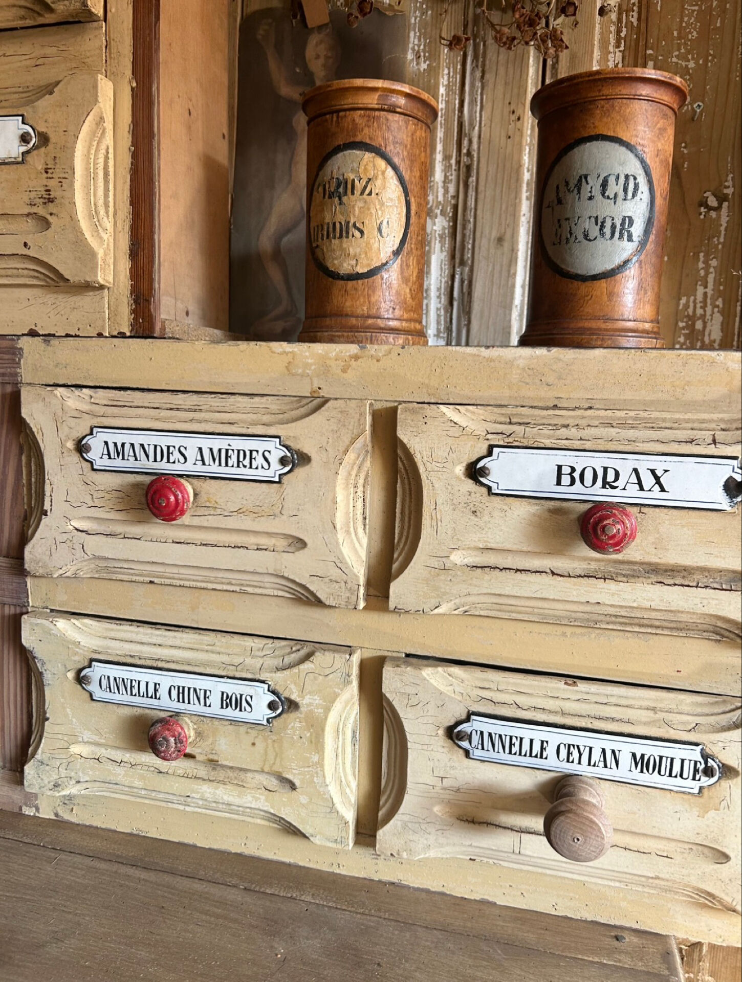 Exceptionnel Meuble D’épicerie Ancien À Plaques Émaillées D’origine