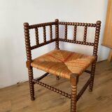 Corner armchair in beaded wood straw