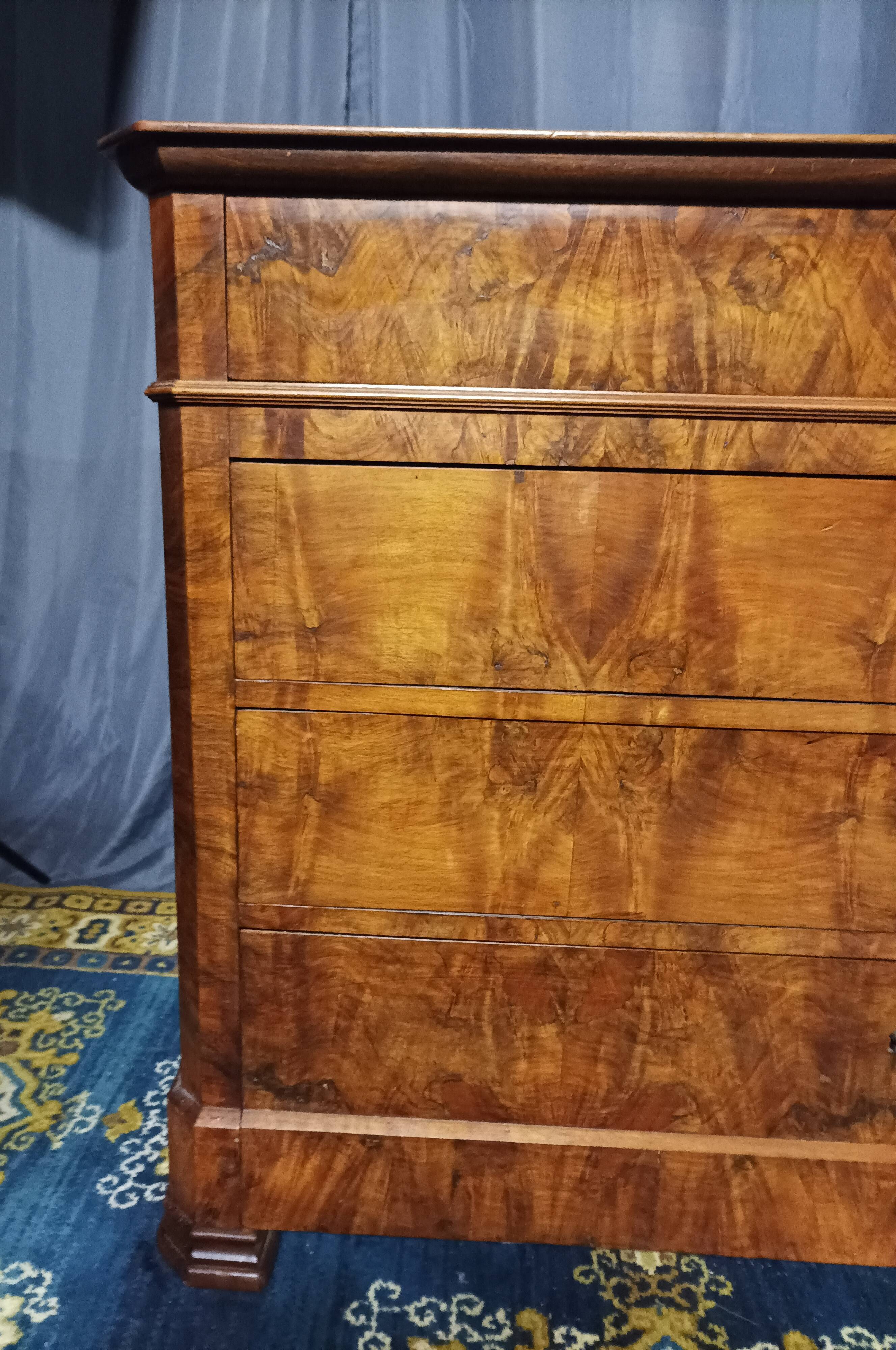 Commode Louis Philippe en ronce de noyer XIXème