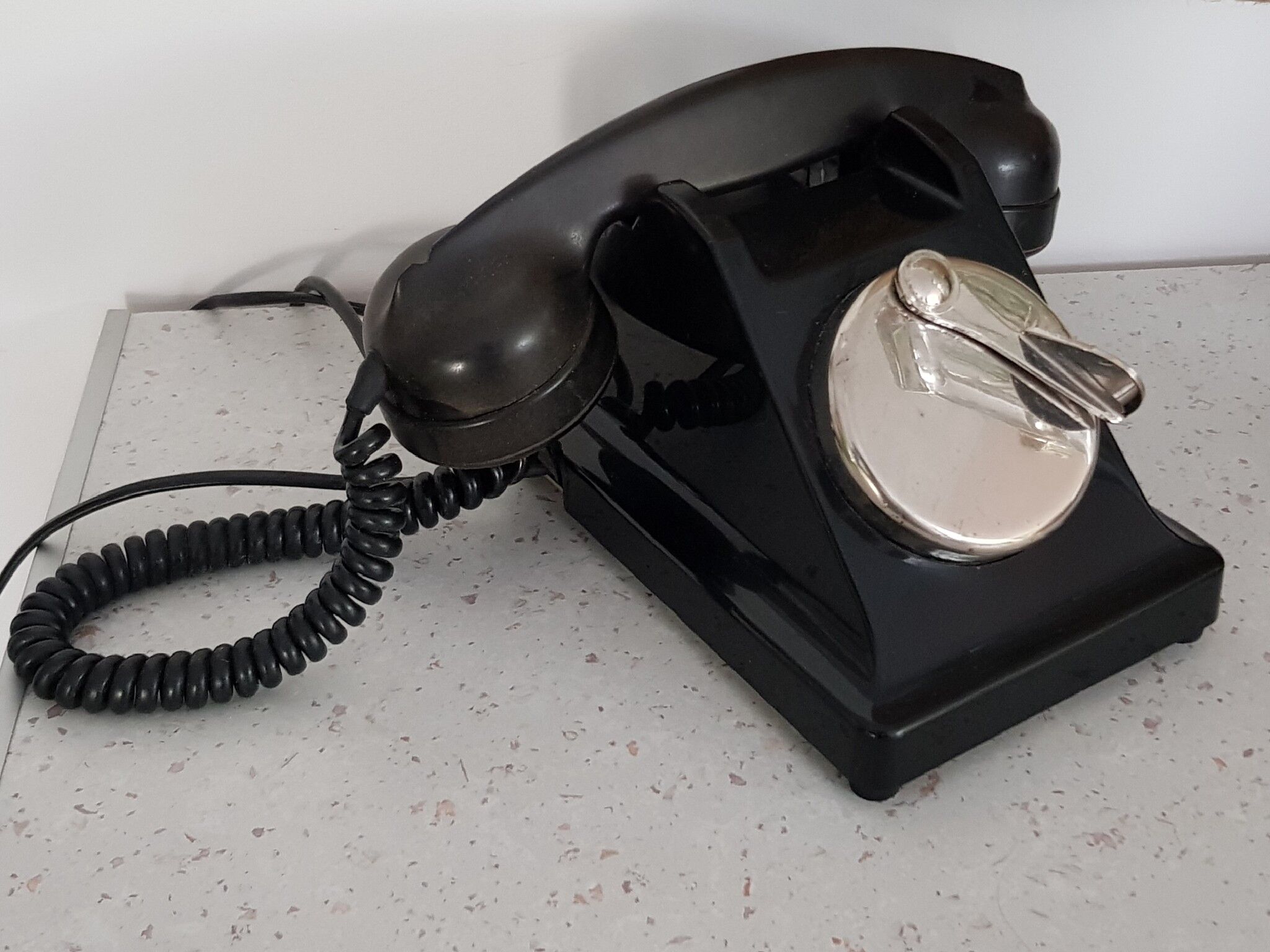 1950's bakelite telephone
