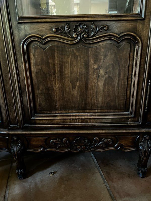 Buffet vitrine galbé style Louis XV