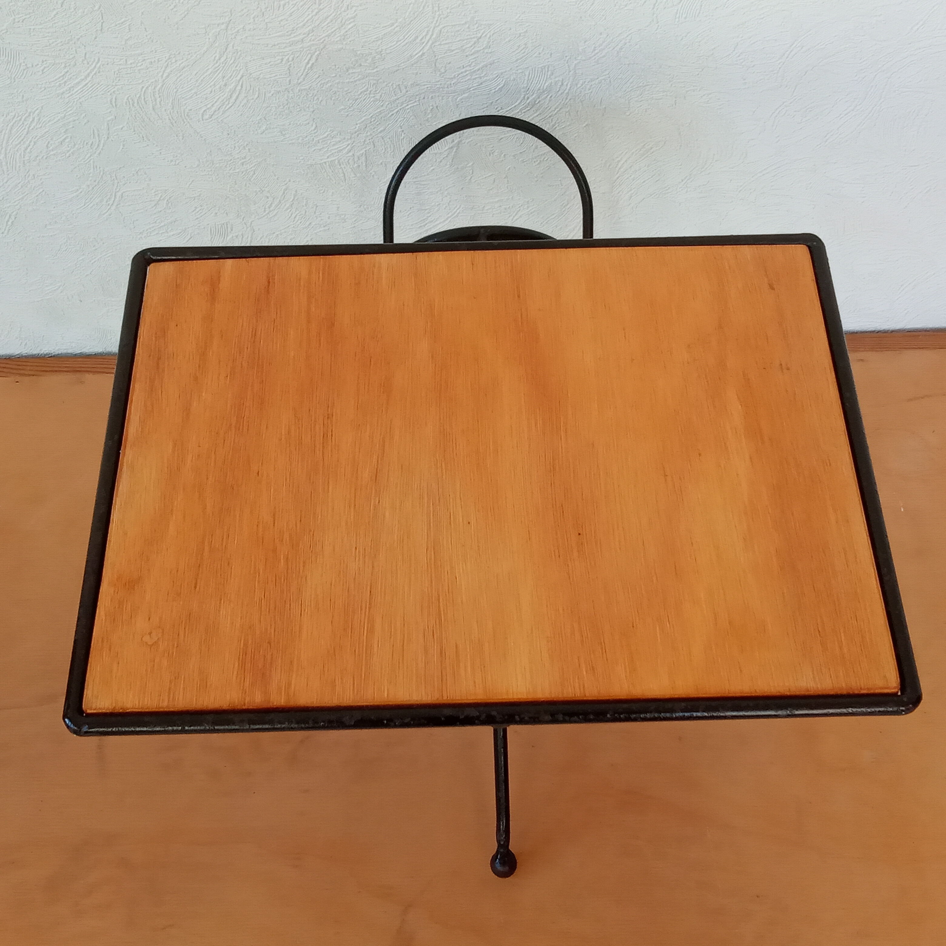 Table d'appoint avec porte-revue des années 50