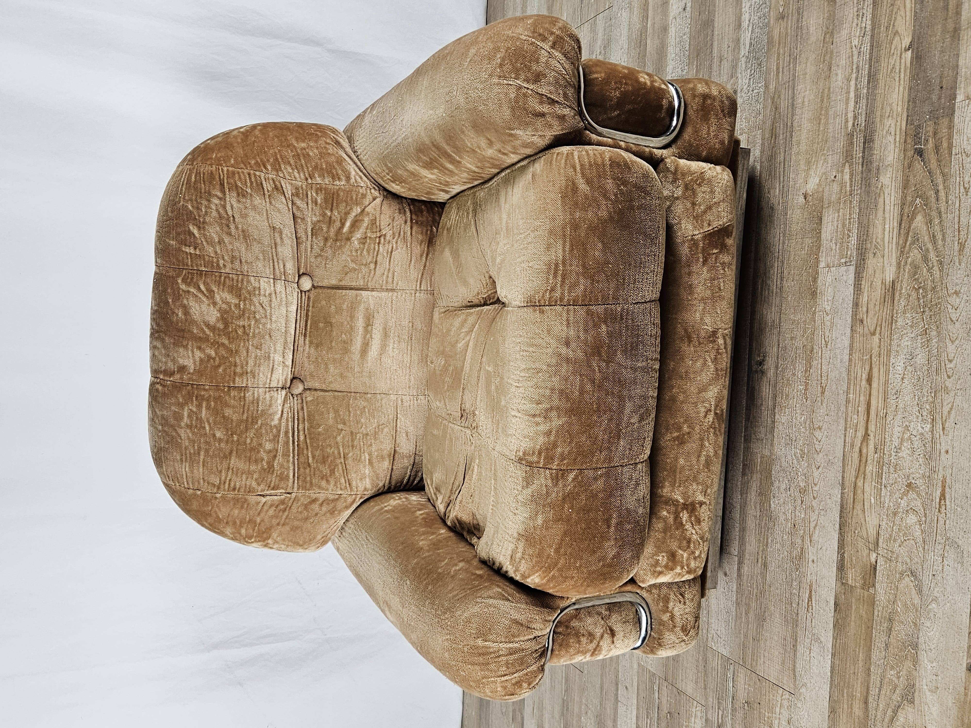 Fauteuil années 70 en tissu et acier